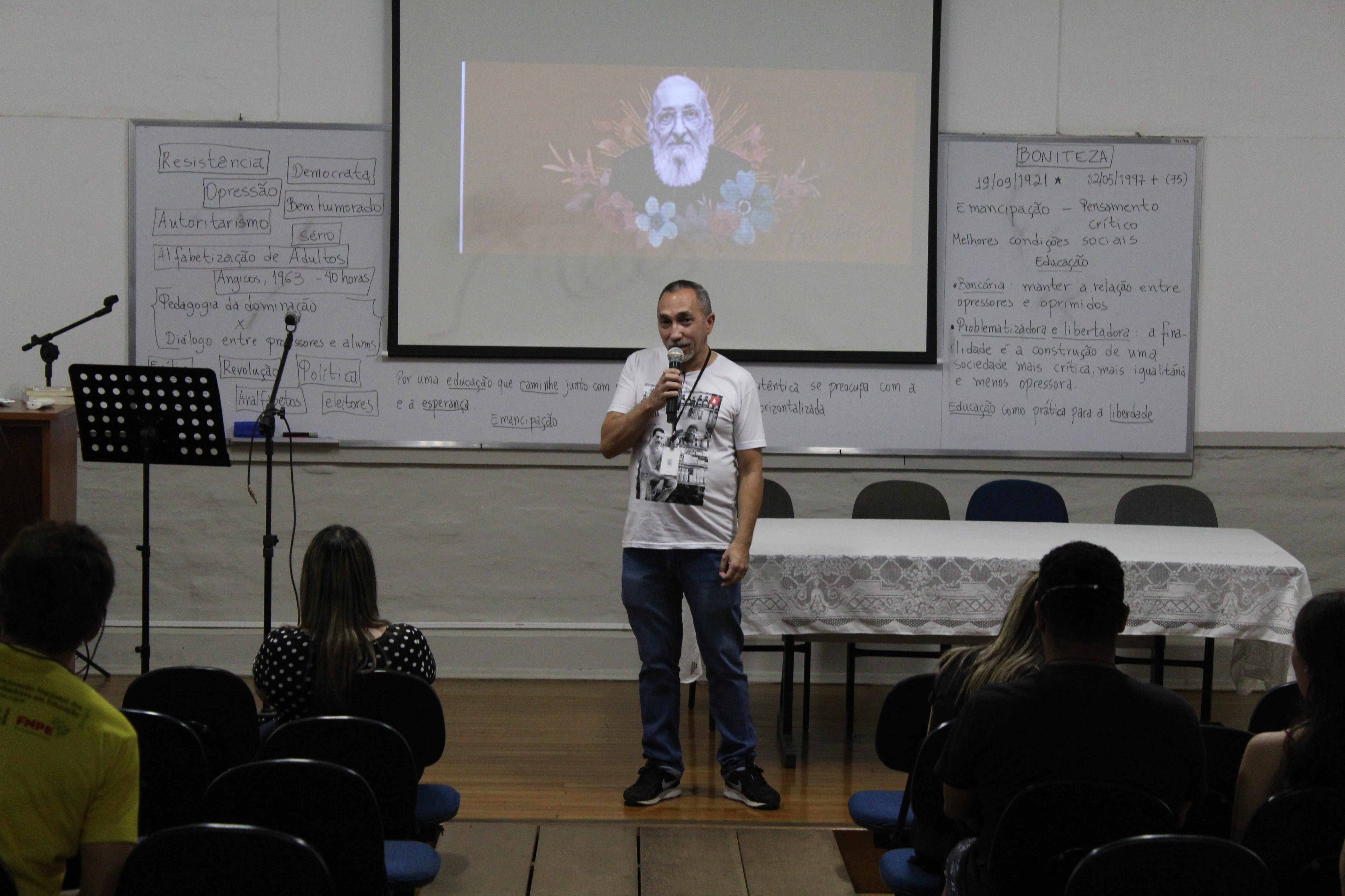 Imagem da notícia Sebo Literário: o Esperançar da Leitura