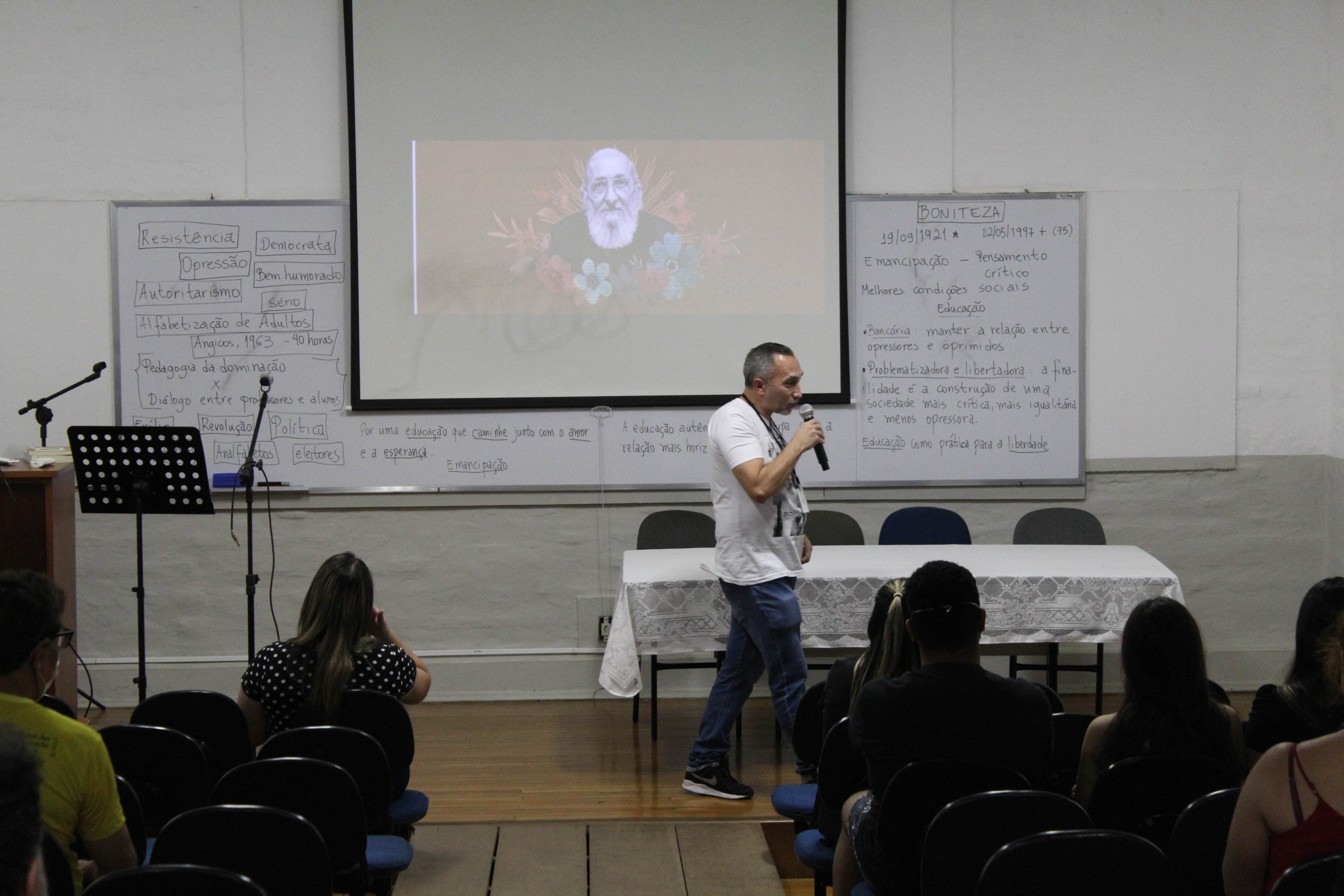 Imagem da notícia Sebo Literário: o Esperançar da Leitura