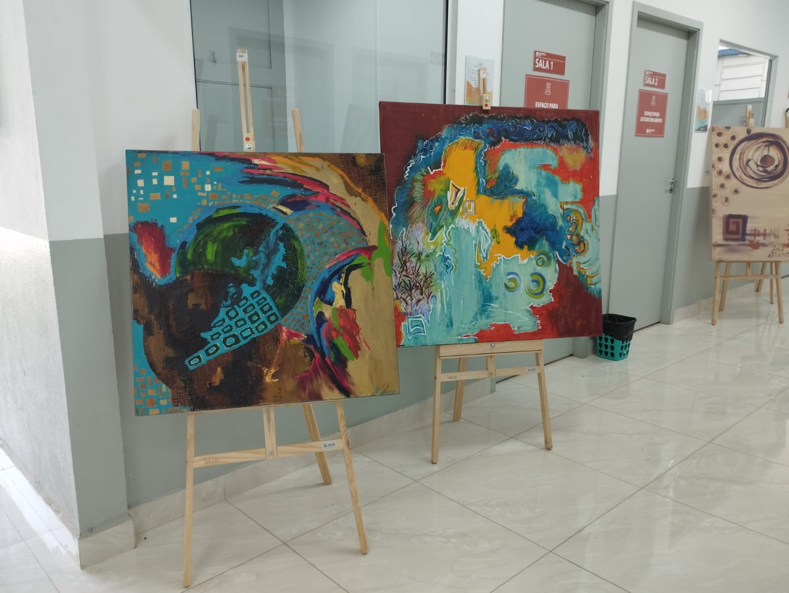 Imagem da notícia Biblioteca promove exposição ‘Raízes’ da artista Ana Franco