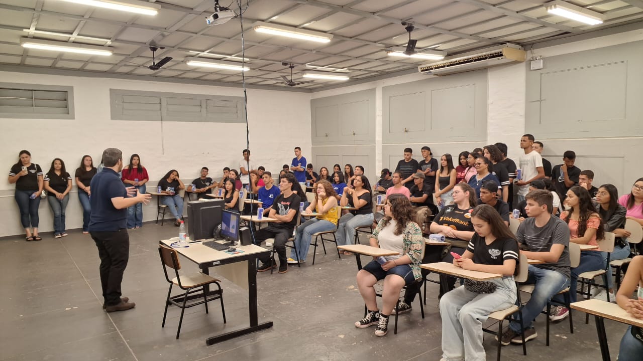Imagem da notícia FUNEPE Realiza Feira De Profissões Presencial e Celebra Sucesso do Evento