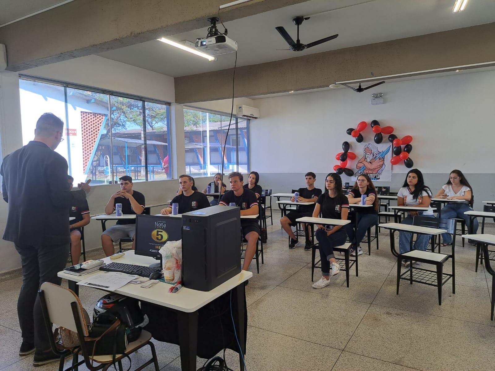Imagem da notícia FUNEPE Realiza Feira De Profissões Presencial e Celebra Sucesso do Evento