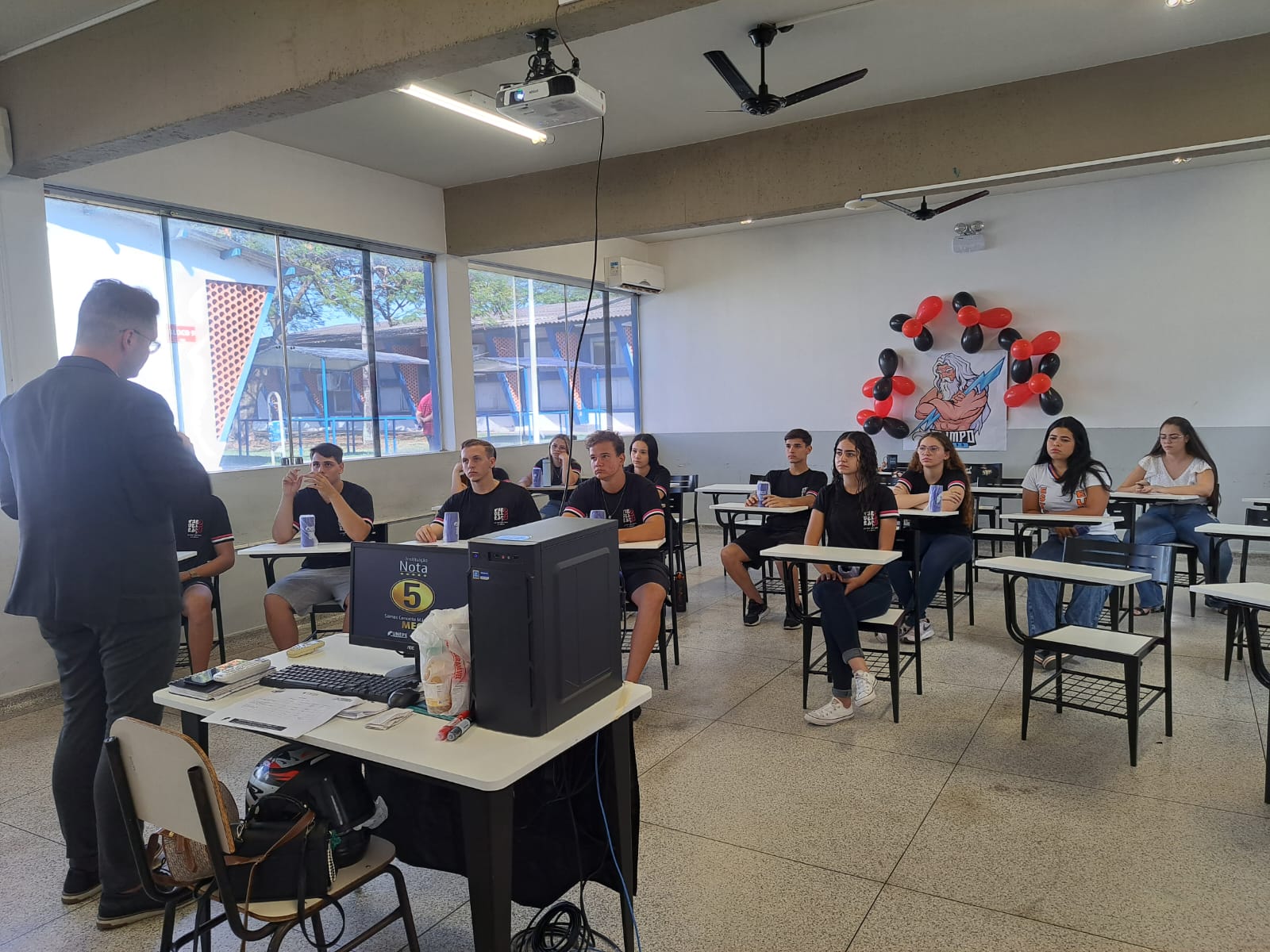 Imagem da notícia FUNEPE Realiza Feira De Profissões Presencial e Celebra Sucesso do Evento