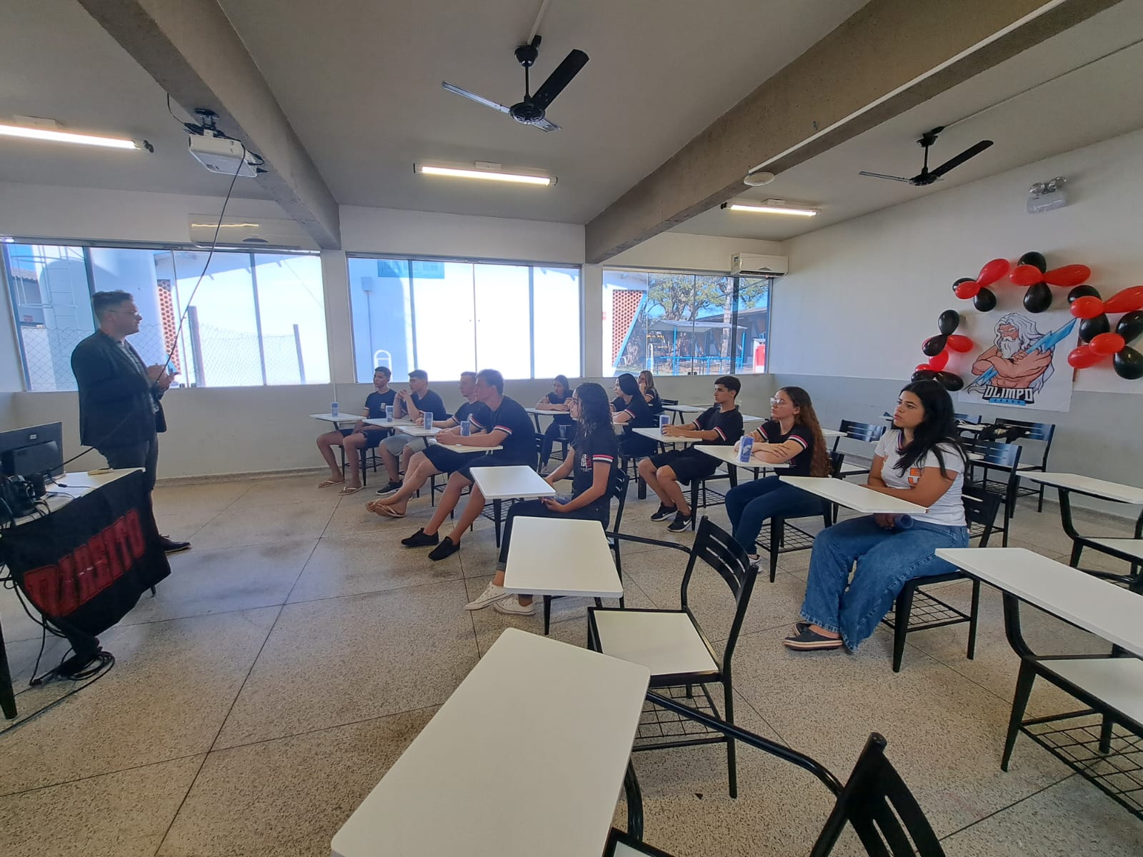 Imagem da notícia FUNEPE Realiza Feira De Profissões Presencial e Celebra Sucesso do Evento