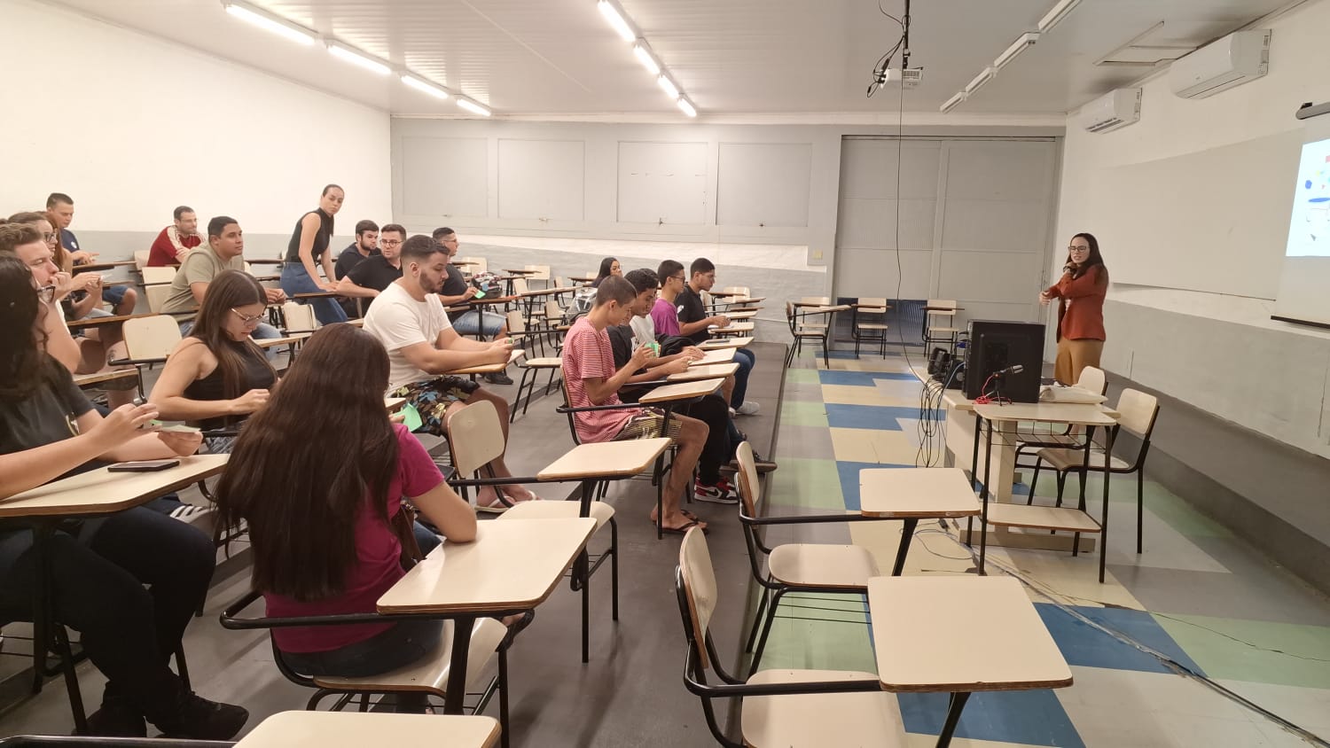 Imagem da notícia Semana de Cursos - Álbum de quarta-feira