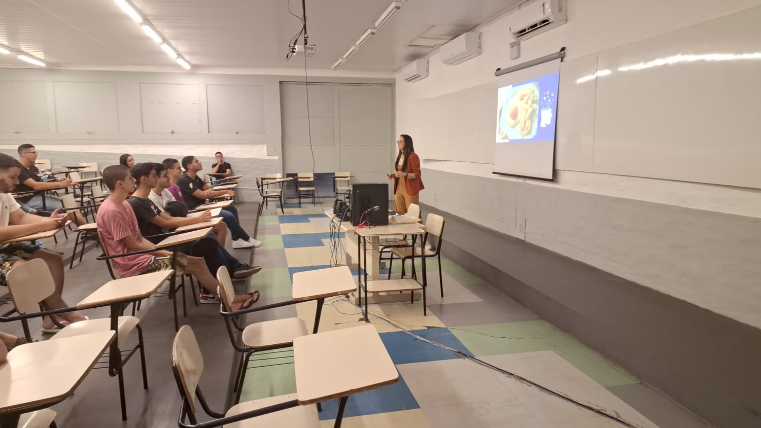 Imagem da notícia Semana de Cursos - Álbum de quarta-feira