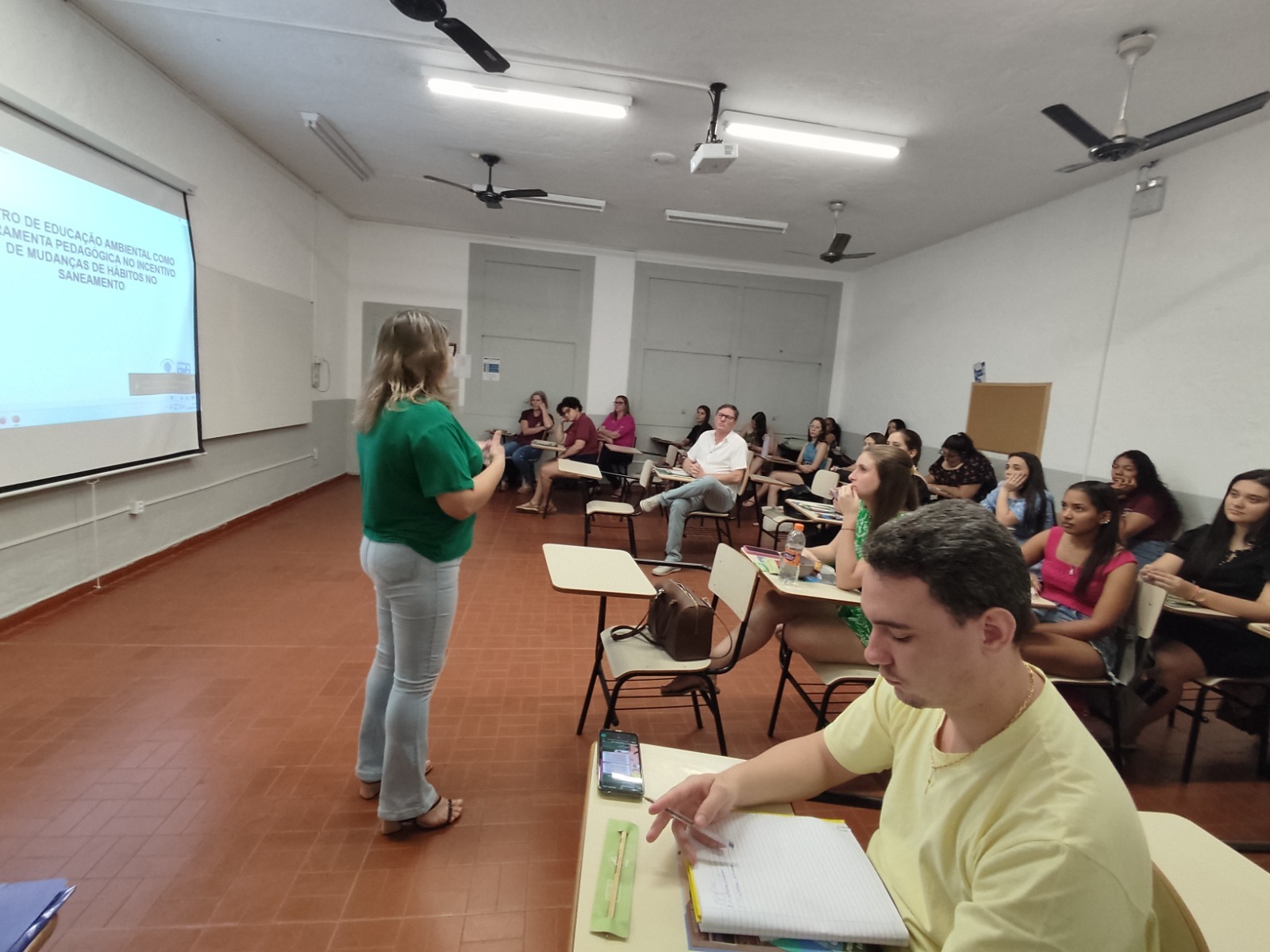 Imagem da notícia Estudantes de Pedagogia da FAFIPE/FUNEPE conhecem ações do CEA