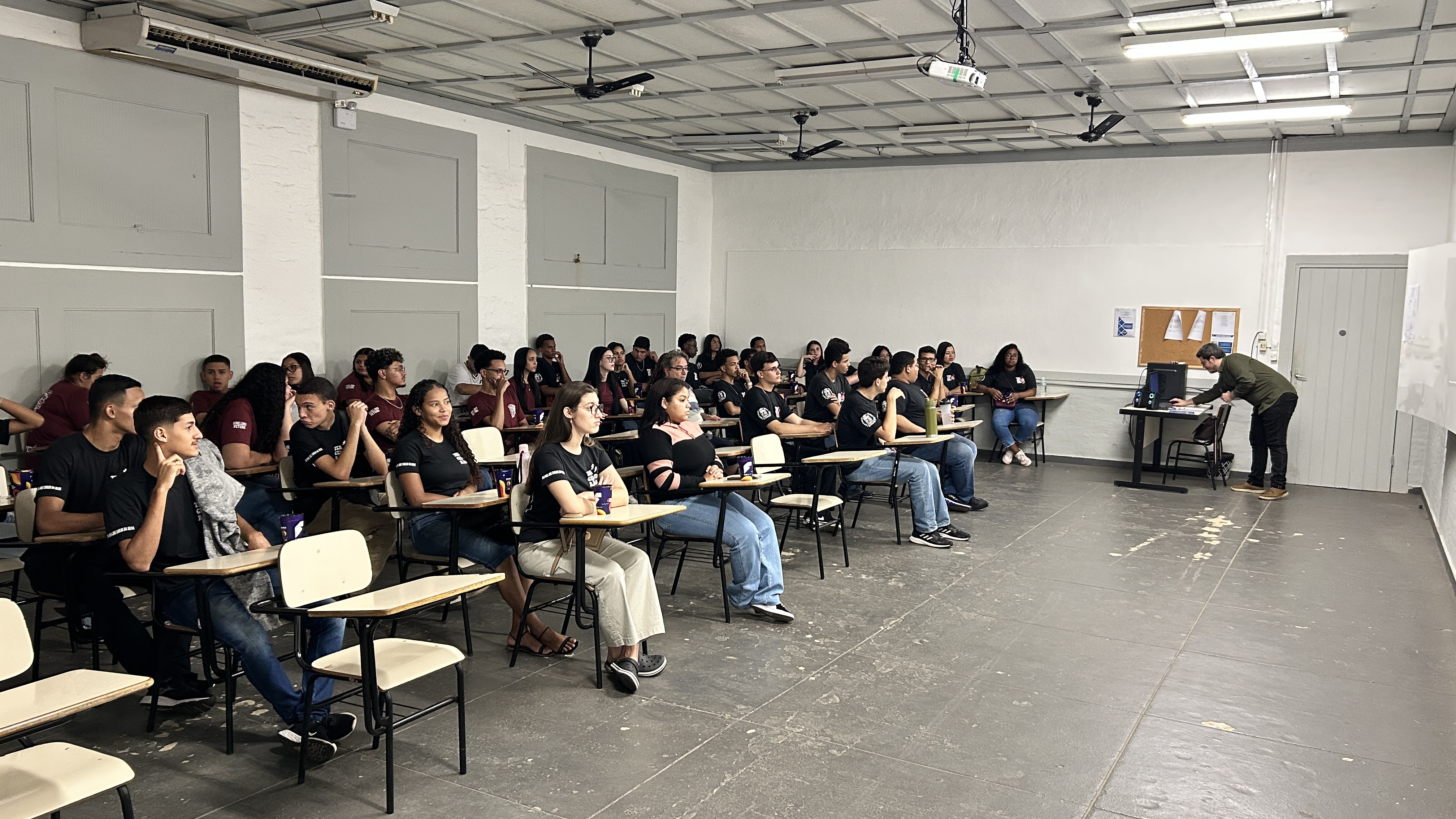 Imagem da notícia FUNEPE movimenta escolas públicas e privadas da região com evento Feira de Profissões 2024