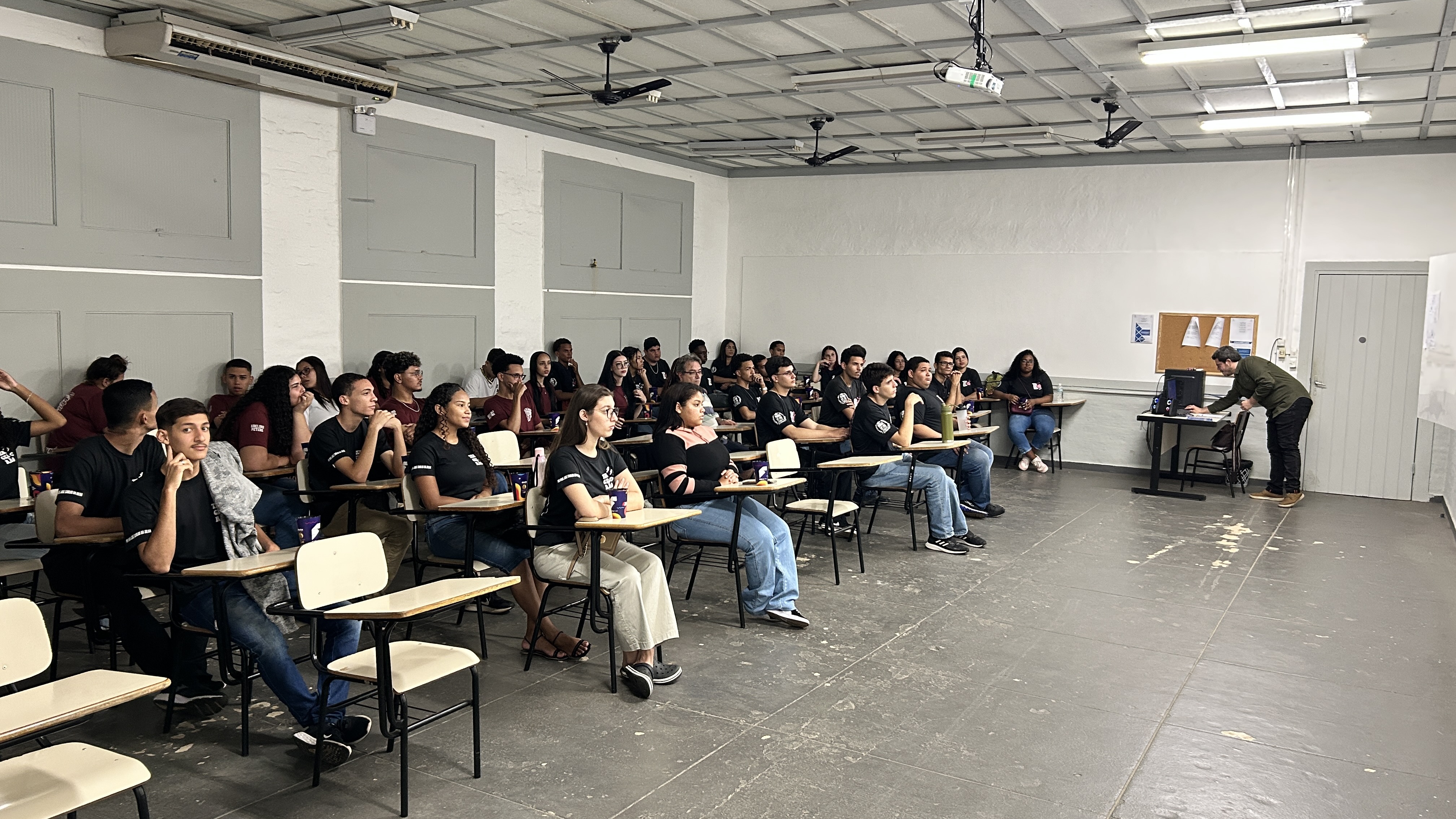 Imagem da notícia FUNEPE movimenta escolas públicas e privadas da região com evento Feira de Profissões 2024
