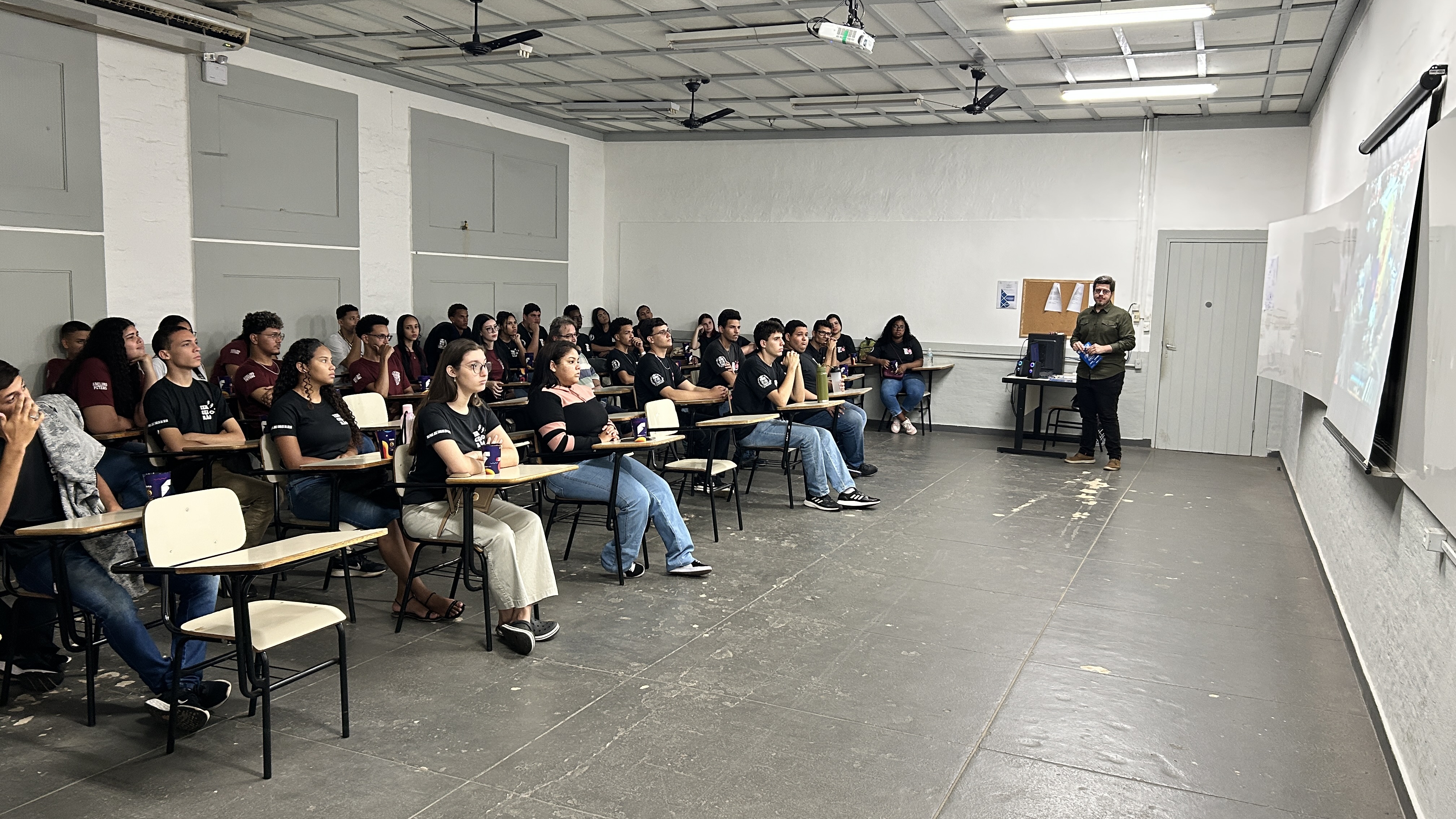 Imagem da notícia FUNEPE movimenta escolas públicas e privadas da região com evento Feira de Profissões 2024