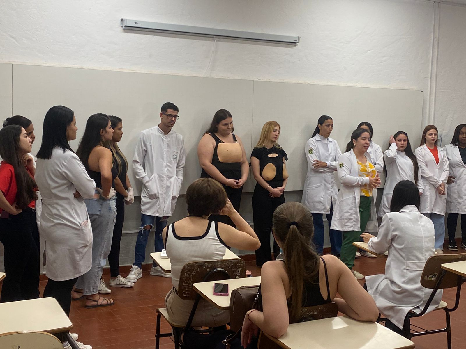 Imagem da notícia Outubro Rosa - Curso de graduação em Enfermagem promove atividade educativa