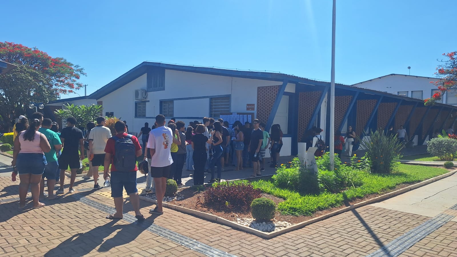 Imagem da notícia Vestibular da FUNEPE reúne candidatos de Penápolis e região no Campus I