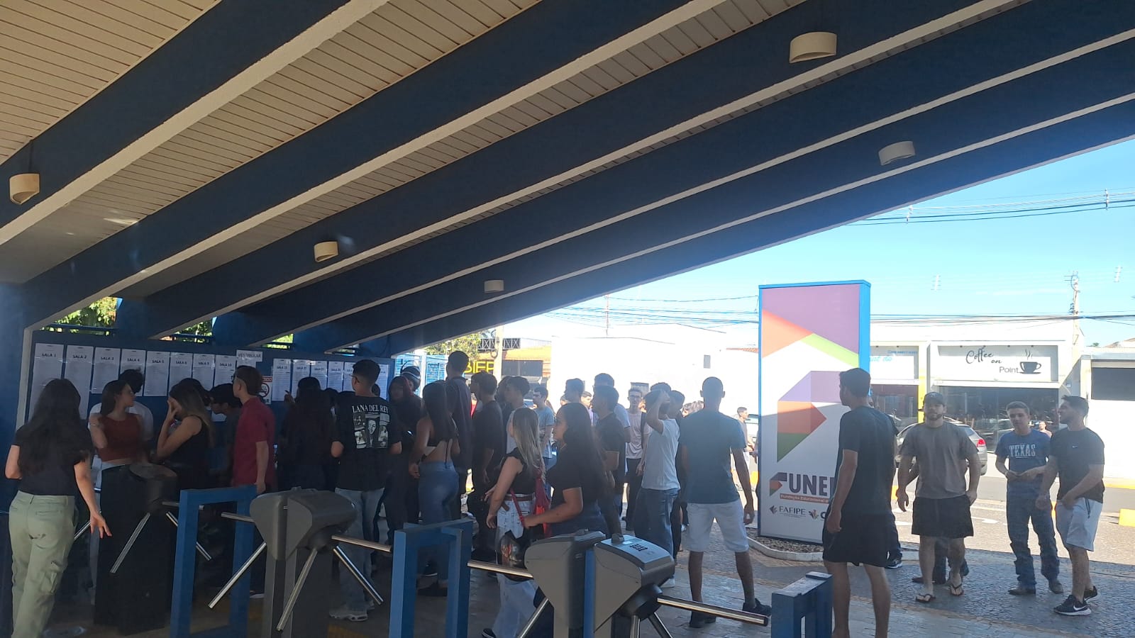 Imagem da notícia Vestibular da FUNEPE reúne candidatos de Penápolis e região no Campus I