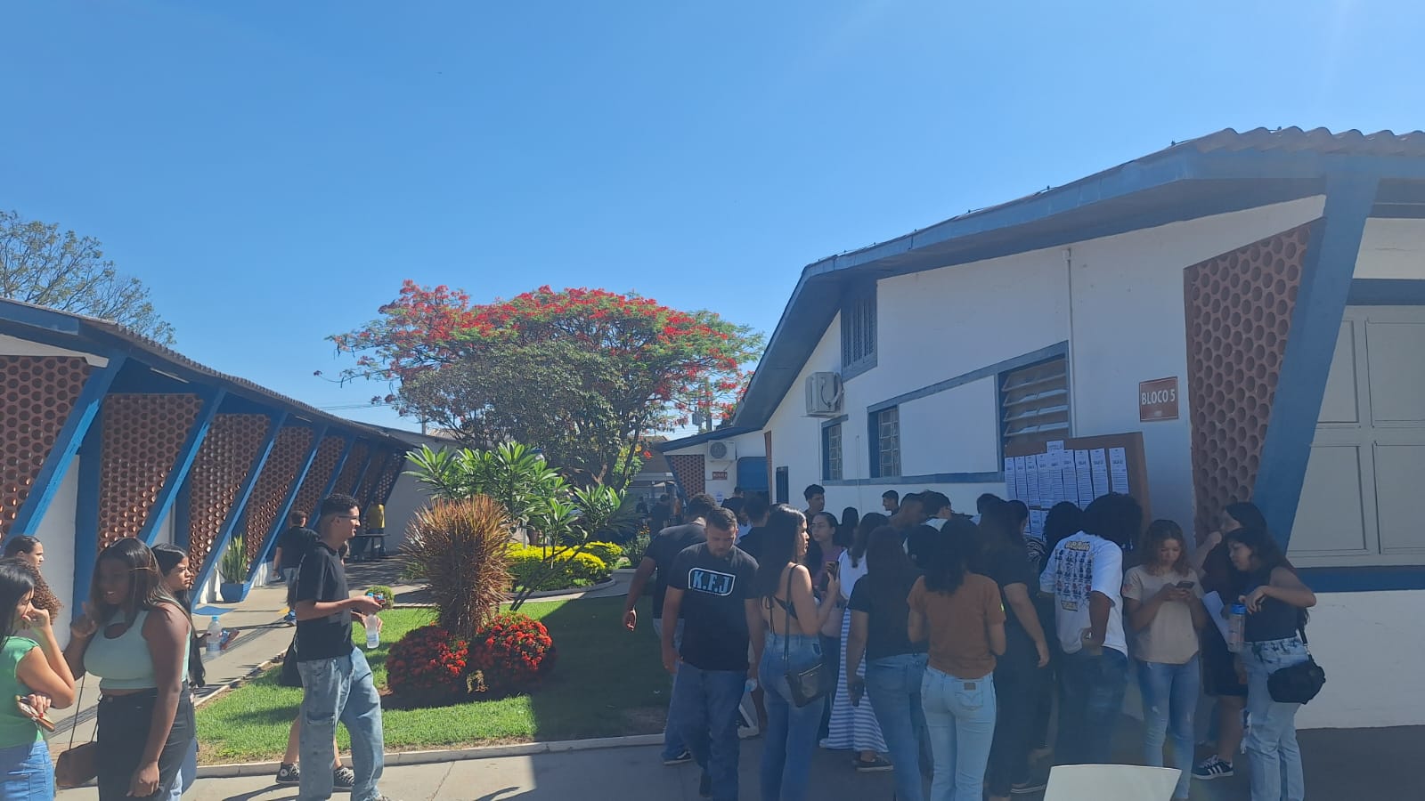Imagem da notícia Vestibular da FUNEPE reúne candidatos de Penápolis e região no Campus I