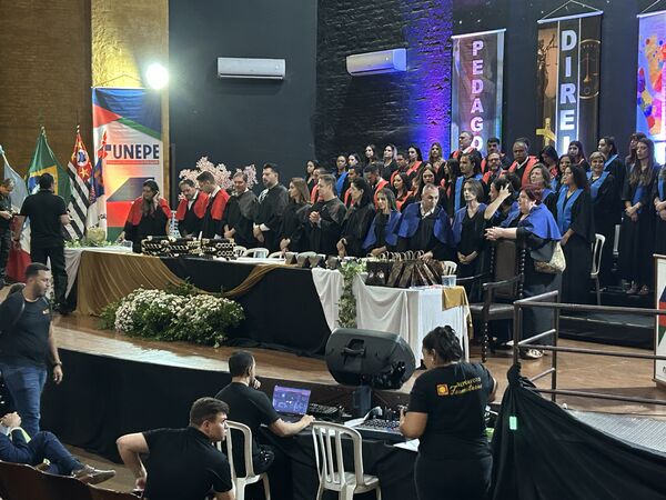 Imagem da notícia FUNEPE celebra festivas de colações de grau turmas 2024