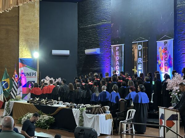 Imagem da notícia FUNEPE celebra festivas de colações de grau turmas 2024