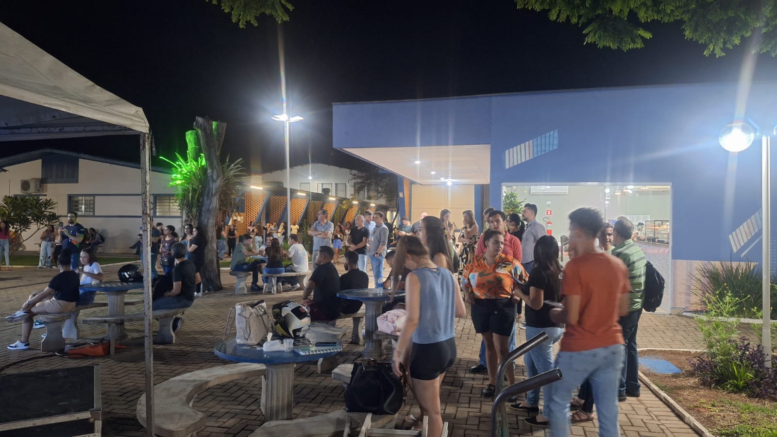 Imagem da notícia Show de volta às aulas da FUNEPE anima o Campus I com a dupla Evandro e Juninho