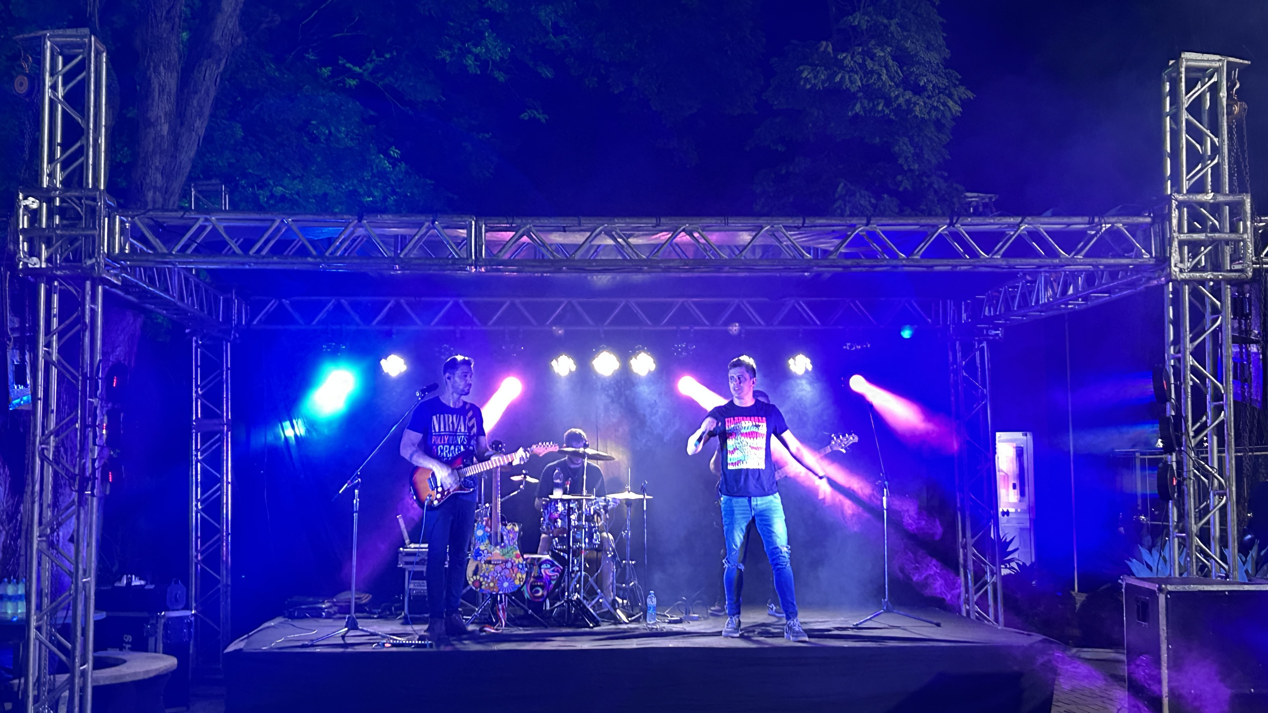 Imagem da notícia Show de volta às aulas da FUNEPE anima o Campus I com a dupla Evandro e Juninho