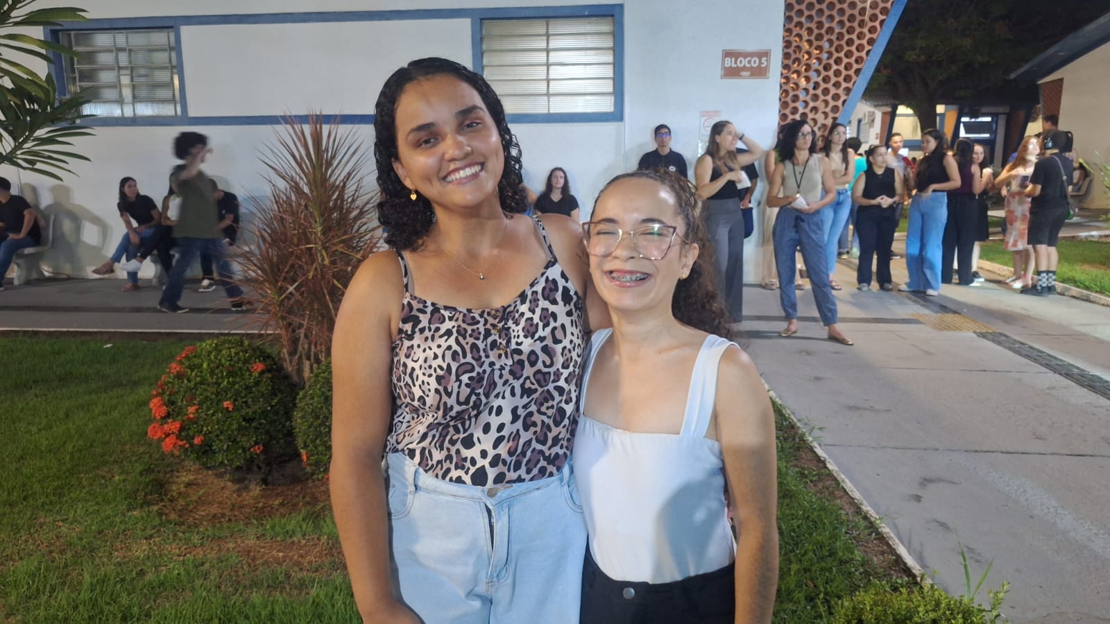 Imagem da notícia Show de volta às aulas da FUNEPE anima o Campus I com a dupla Evandro e Juninho