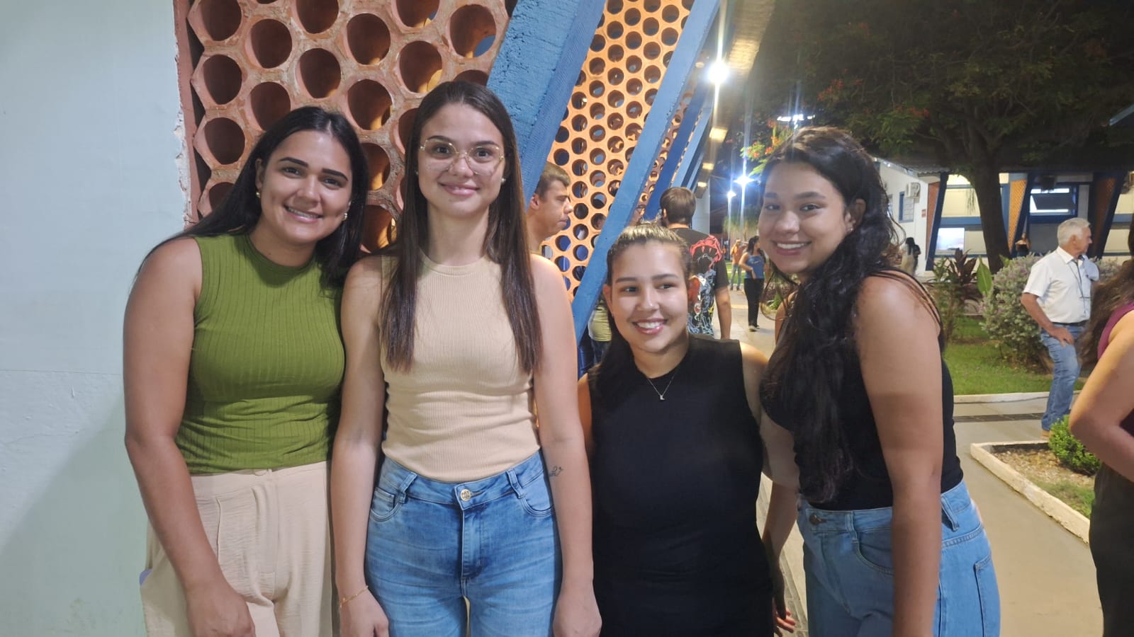Imagem da notícia Show de volta às aulas da FUNEPE anima o Campus I com a dupla Evandro e Juninho