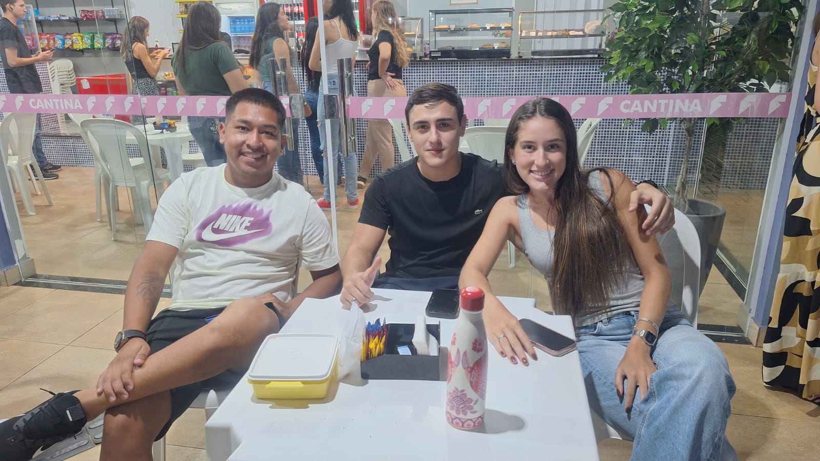 Imagem da notícia Show de volta às aulas da FUNEPE anima o Campus I com a dupla Evandro e Juninho