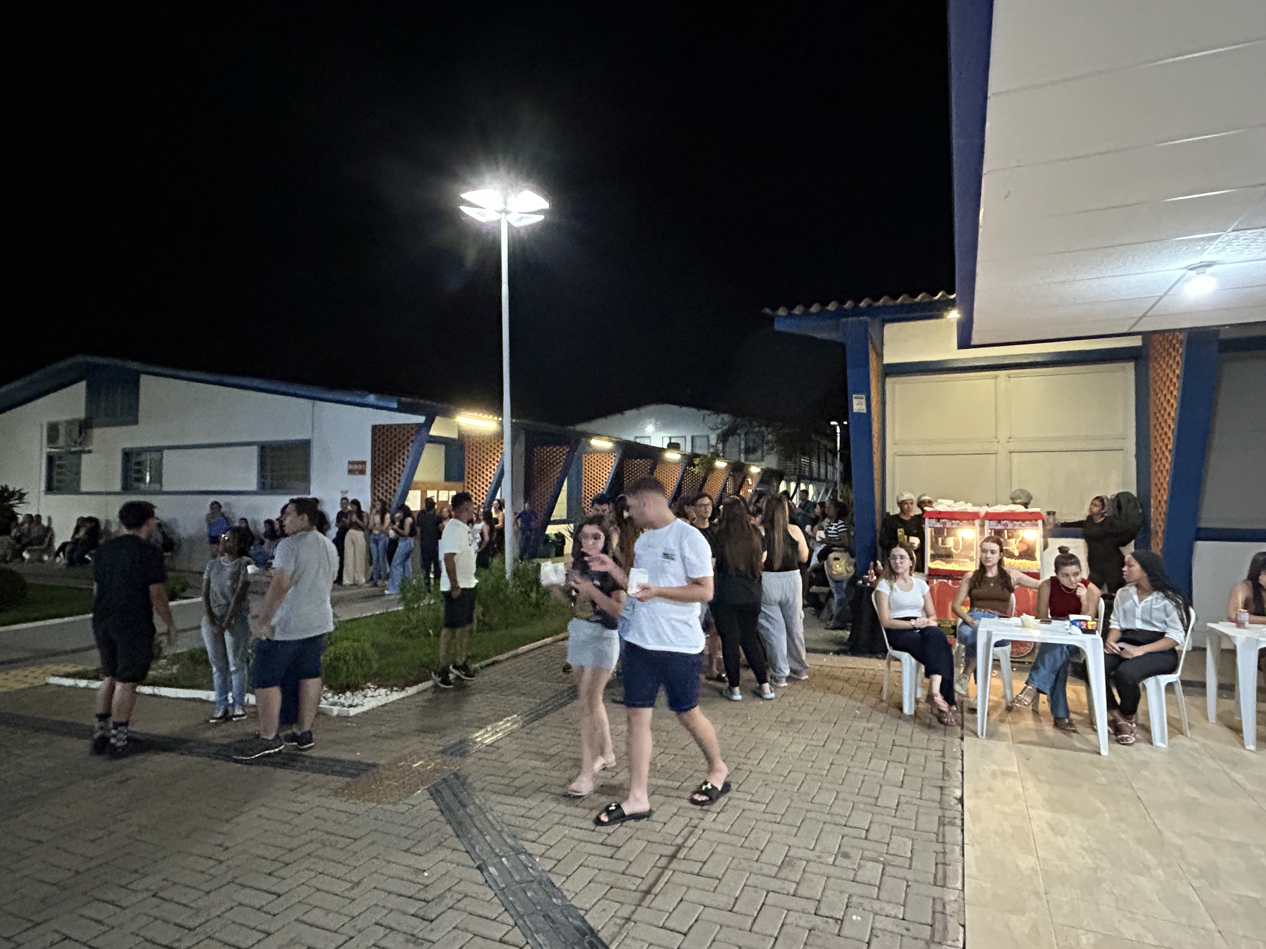 Imagem da notícia Show de volta às aulas da FUNEPE anima o Campus I com a dupla Evandro e Juninho