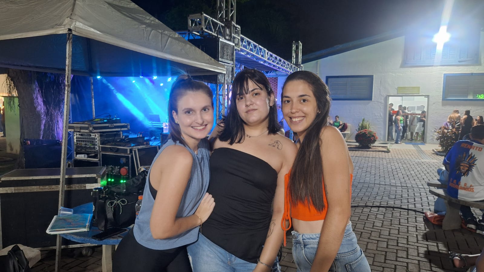 Imagem da notícia Show de volta às aulas da FUNEPE anima o Campus I com a dupla Evandro e Juninho