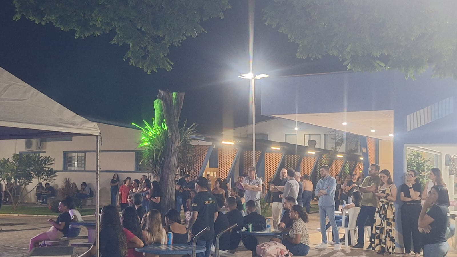 Imagem da notícia Show de volta às aulas da FUNEPE anima o Campus I com a dupla Evandro e Juninho