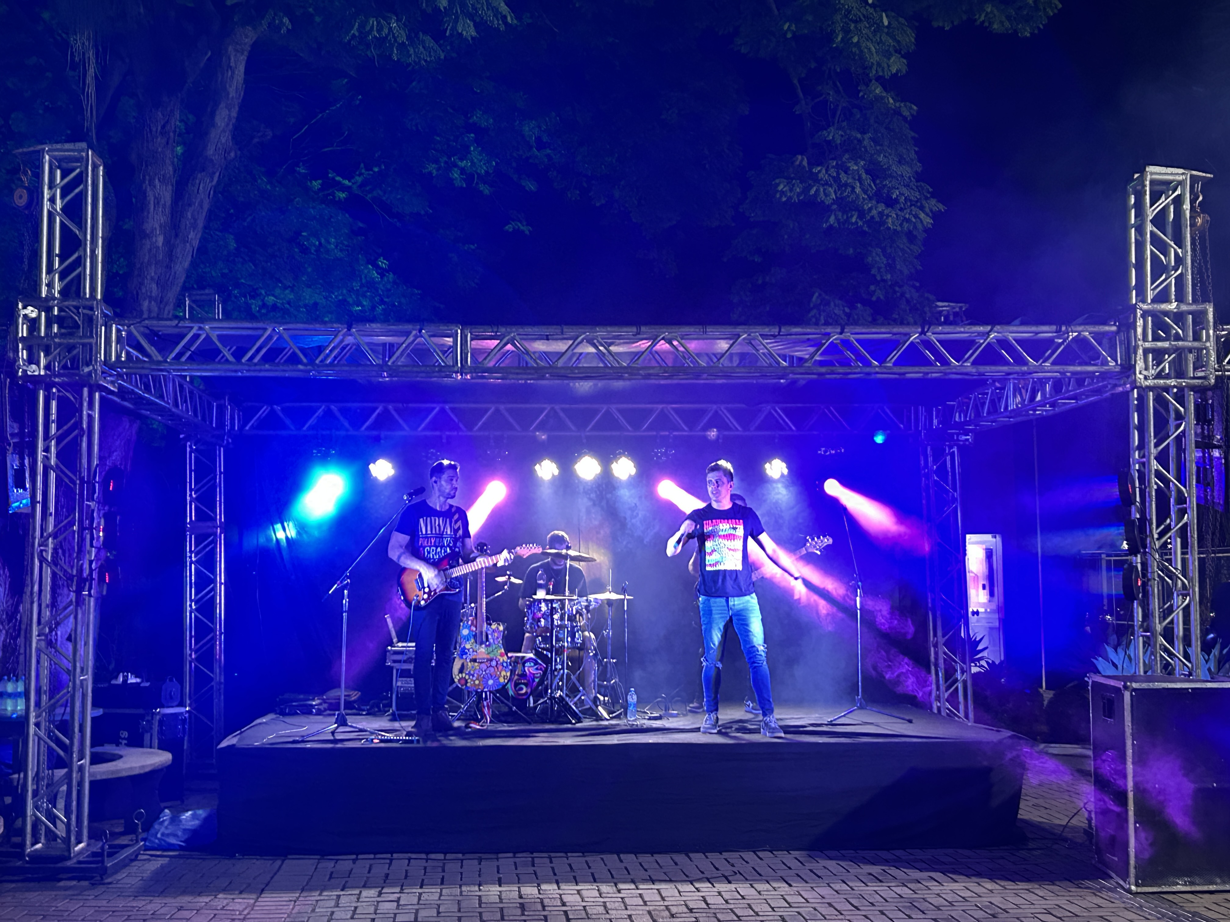 Imagem da notícia Show de volta às aulas da FUNEPE anima o Campus I com a dupla Evandro e Juninho
