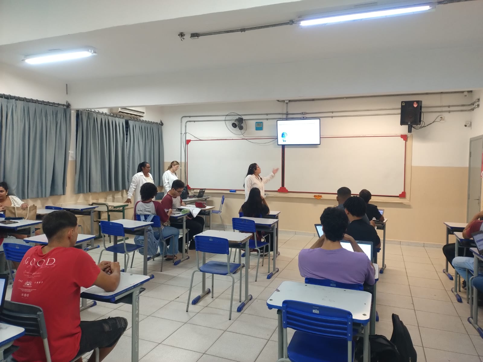 Imagem da notícia Estudantes de Enfermagem realizam ação educativa na EE Profª Joana Helena de Castilho Marques