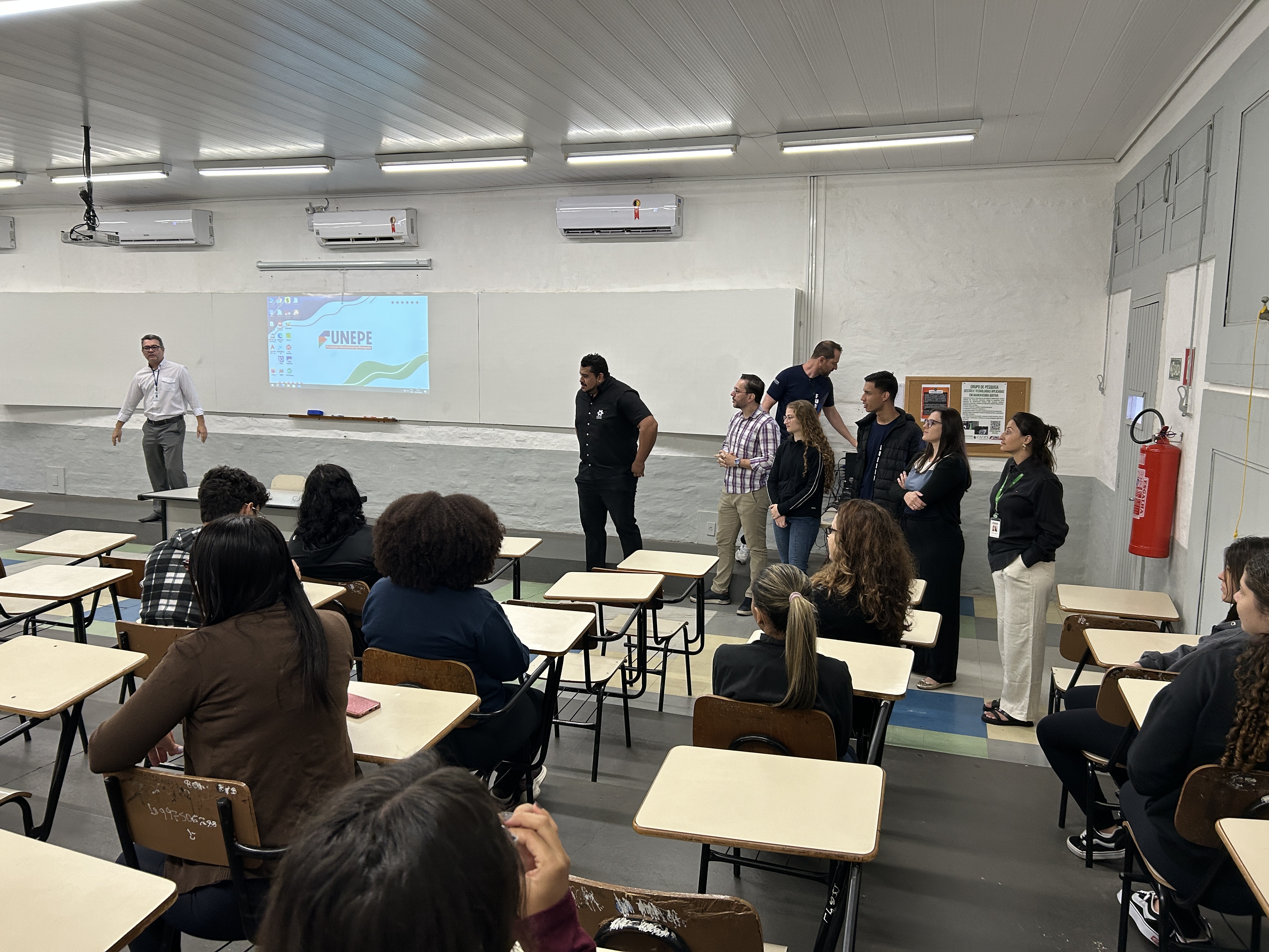 Imagem principal da notícia Bate-papo FUNEPE: projeto inspira e aproxima jovens da vivência universitária