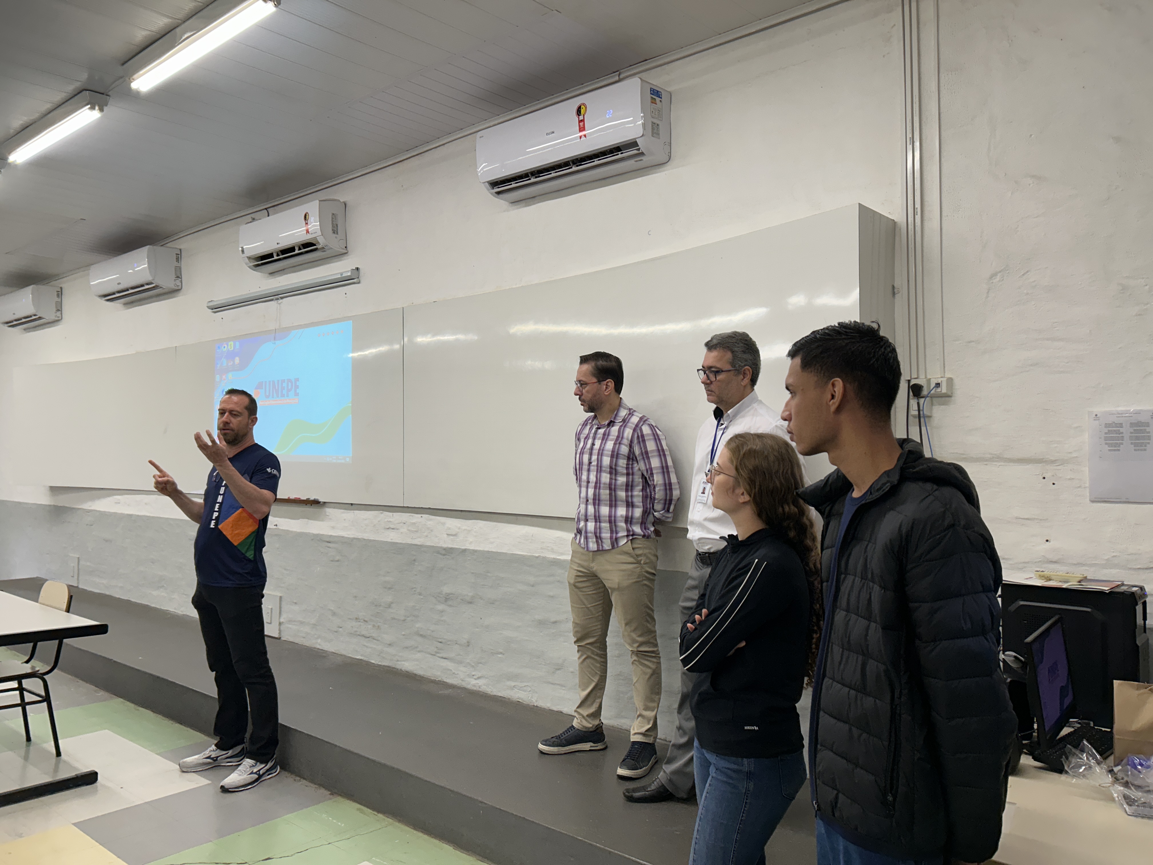 Imagem da notícia Bate-papo FUNEPE: projeto inspira e aproxima jovens da vivência universitária