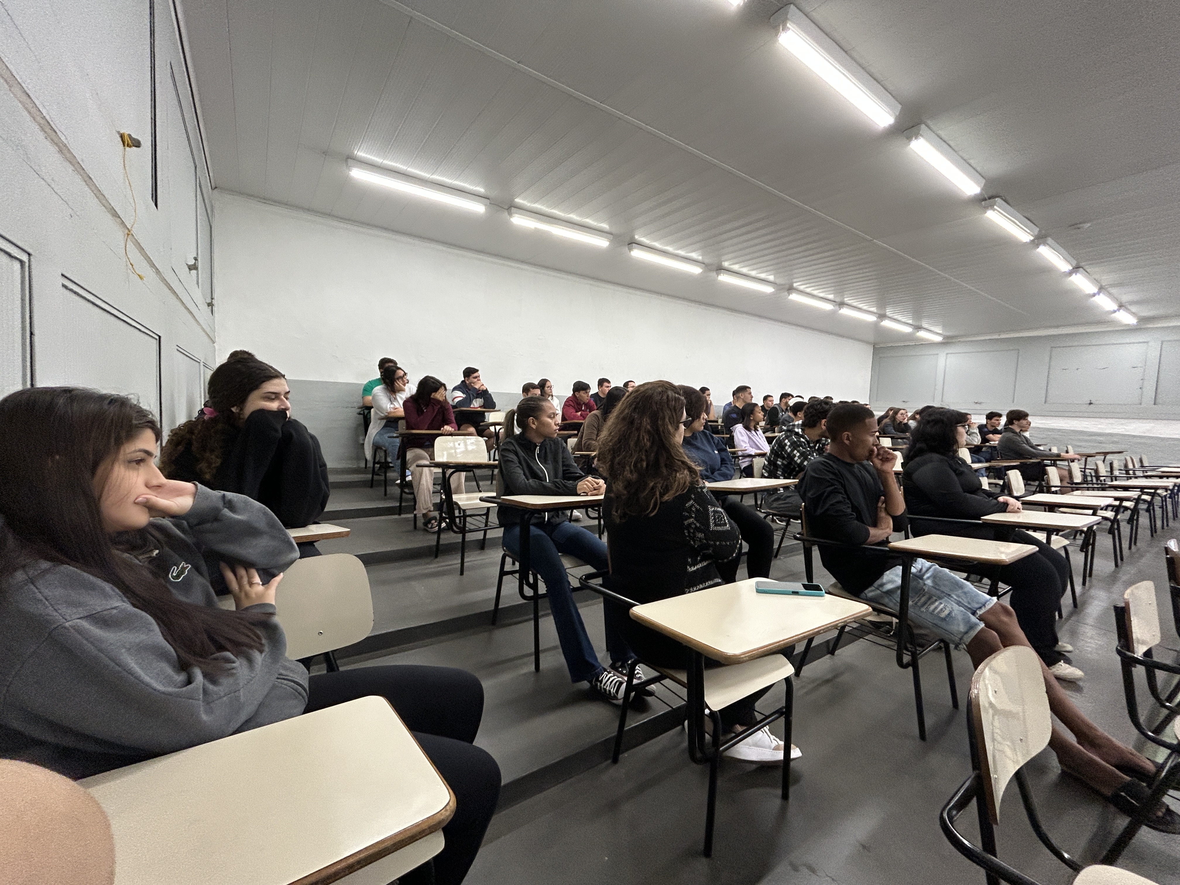Imagem da notícia Bate-papo FUNEPE: projeto inspira e aproxima jovens da vivência universitária