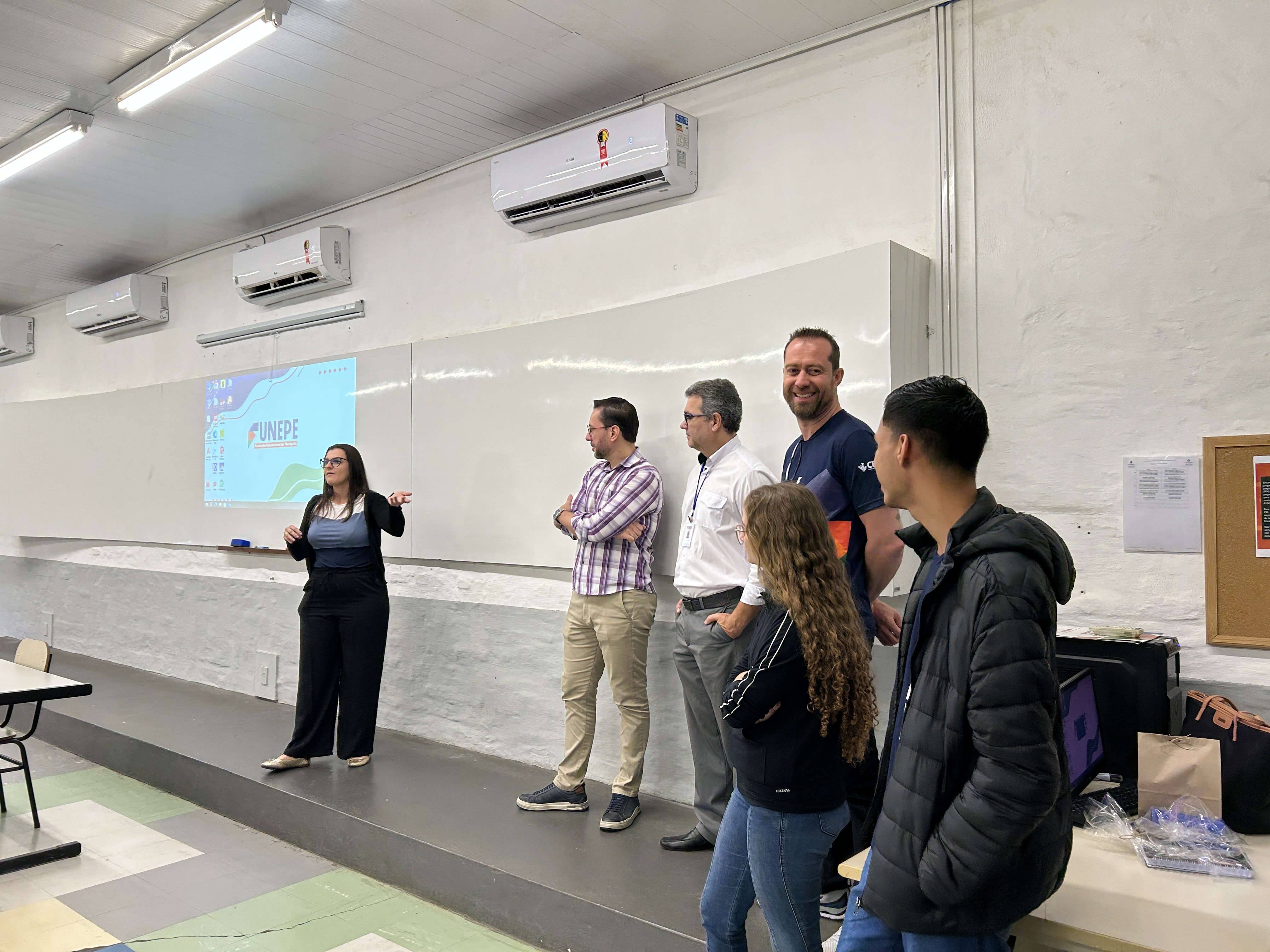 Imagem da notícia Bate-papo FUNEPE: projeto inspira e aproxima jovens da vivência universitária