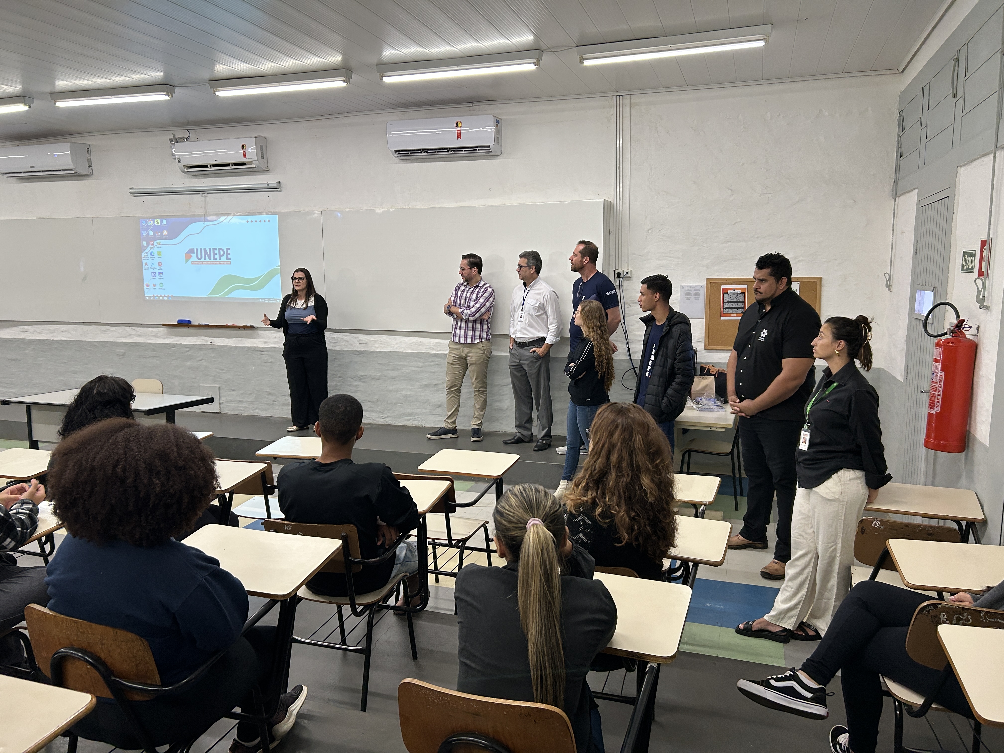 Imagem da notícia Bate-papo FUNEPE: projeto inspira e aproxima jovens da vivência universitária