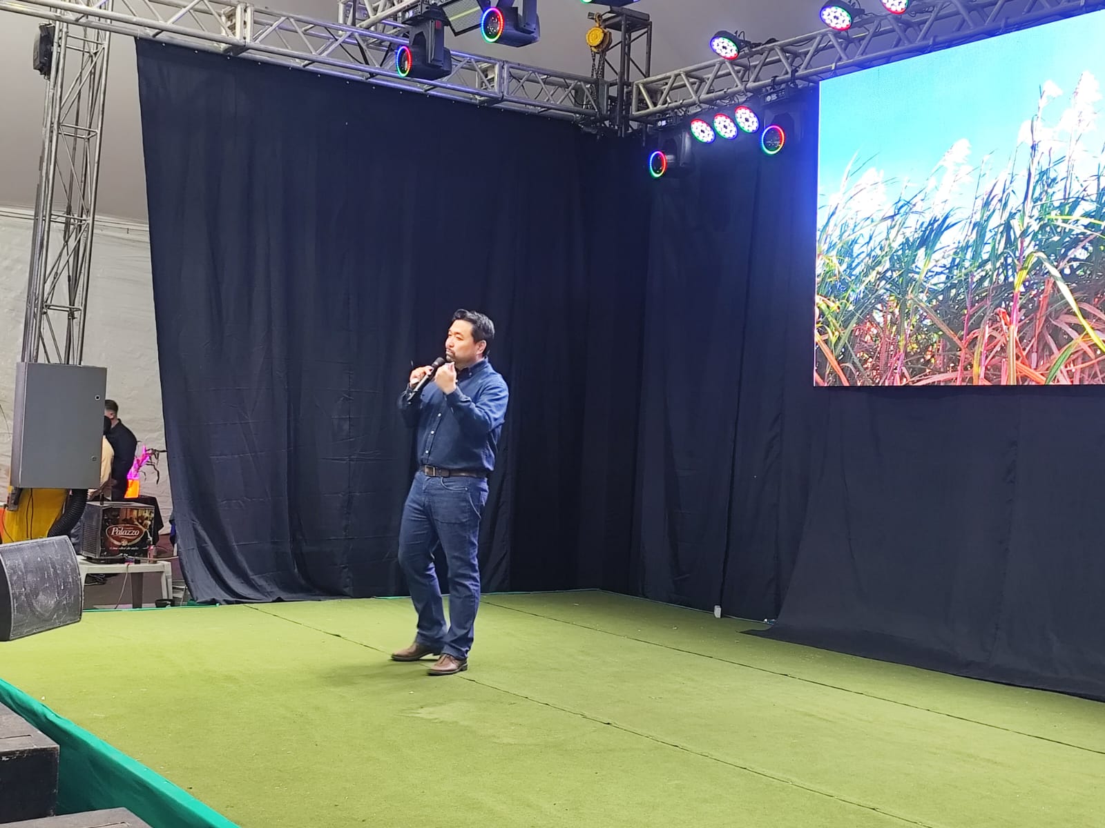 Imagem da notícia Homenagem FUNEPE • Confira o segundo dia da 7ª Feira do Agronegócio