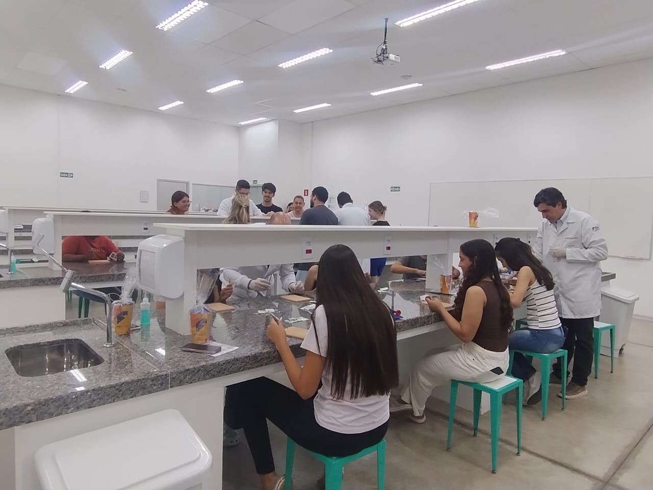 Imagem da notícia Aula Experimental de Medicina: experiência de sucesso para os jovens presentes