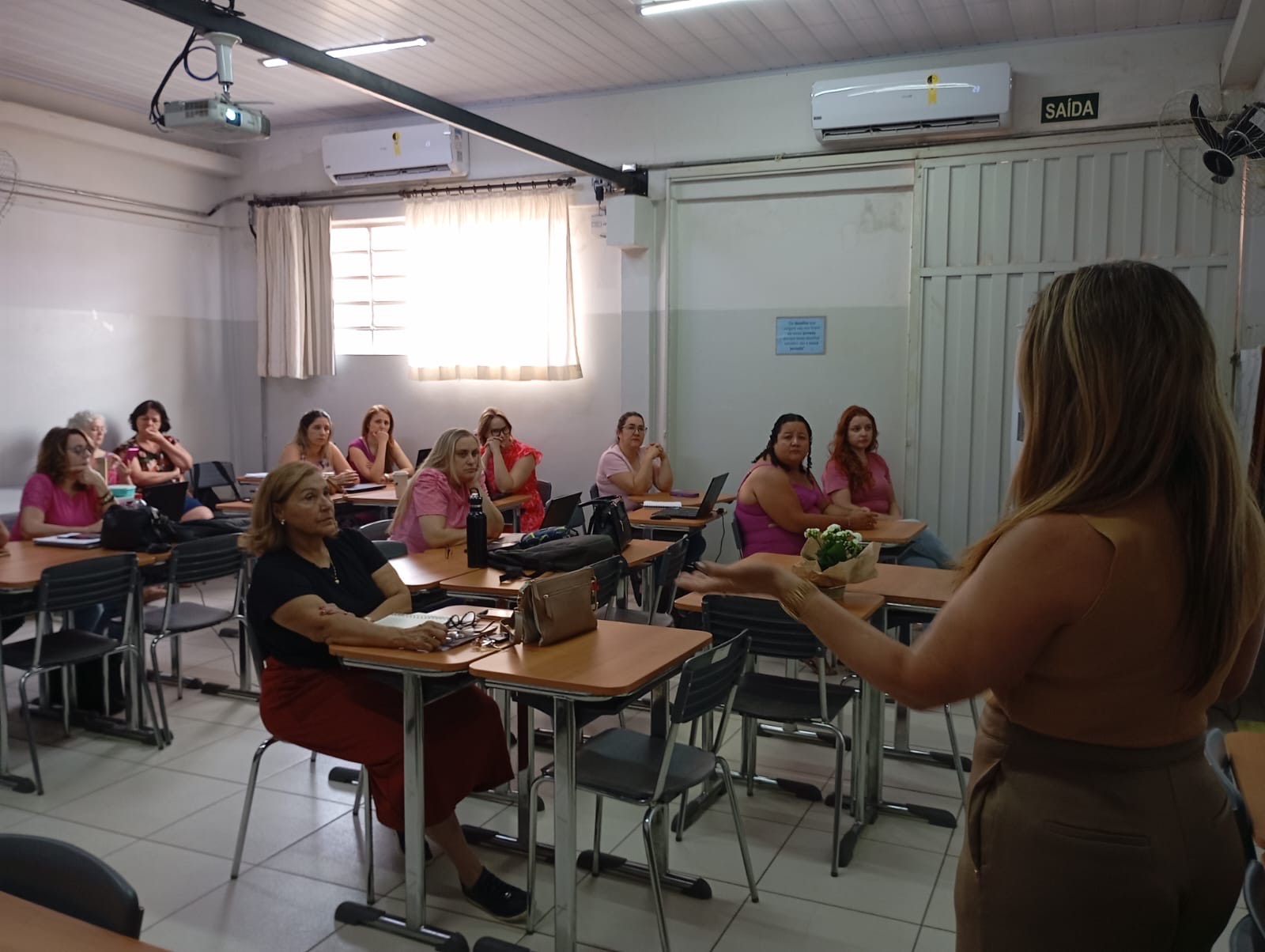 Imagem da notícia Curso de Direito da FUNEPE participa de ação na Diretoria de Ensino de Penápolis com fala sobre violência contra a mulher