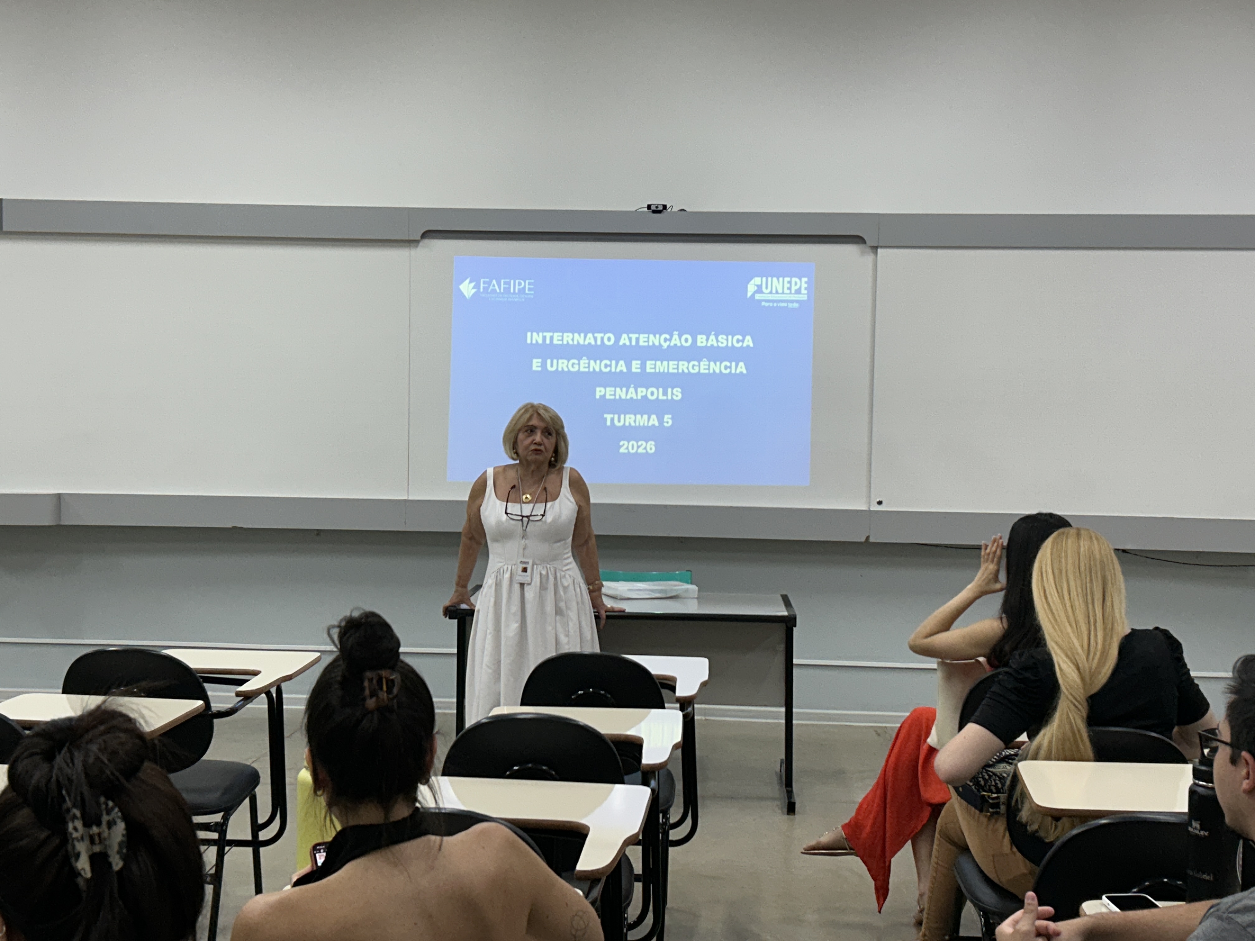 Estudantes de Medicina da FUNEPE são recepcionados em aula especial de início do internato