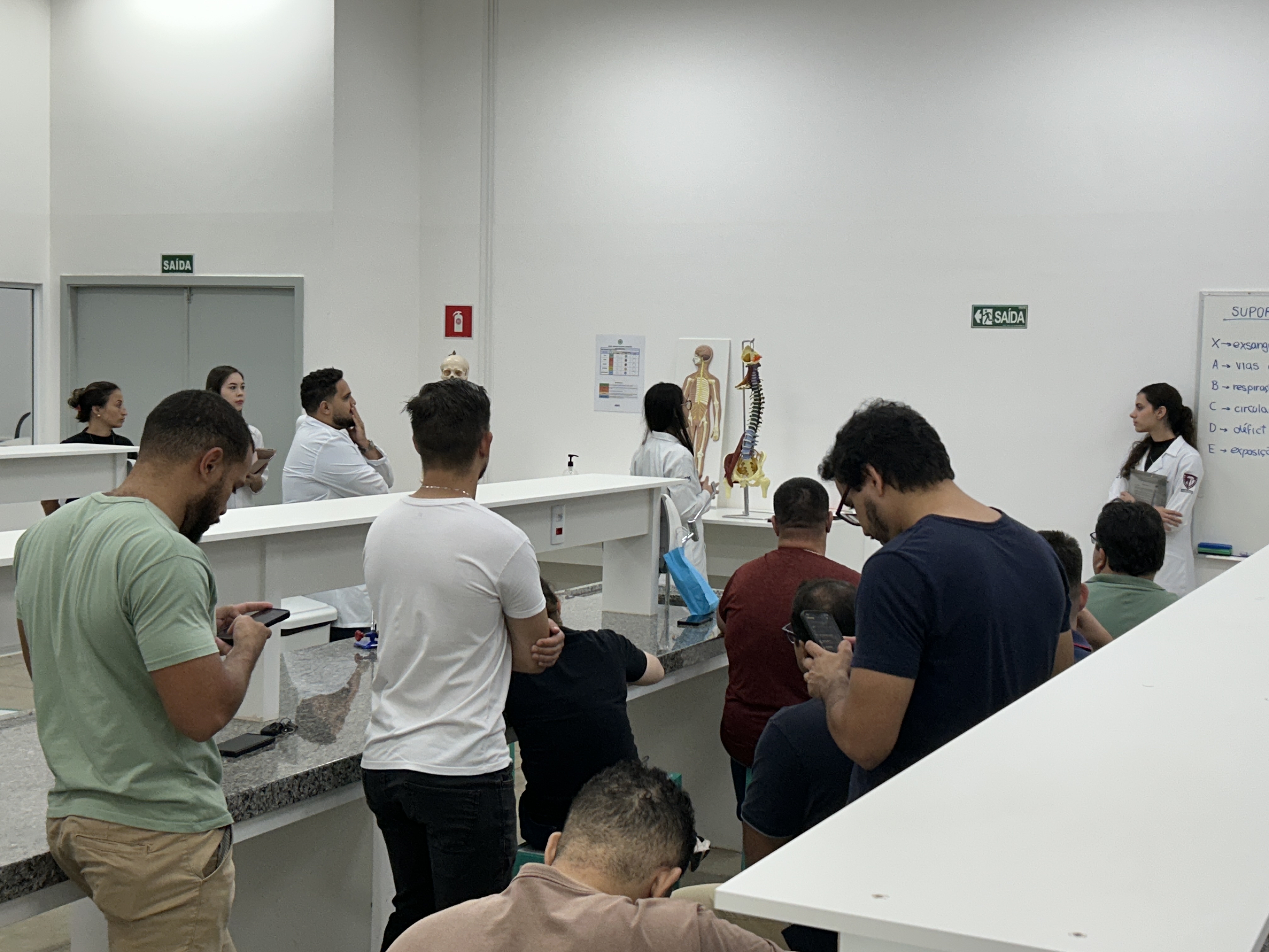 Imagem da notícia Alunos de Medicina da FUNEPE ensinam anatomia em curso do Corpo de Bombeiros