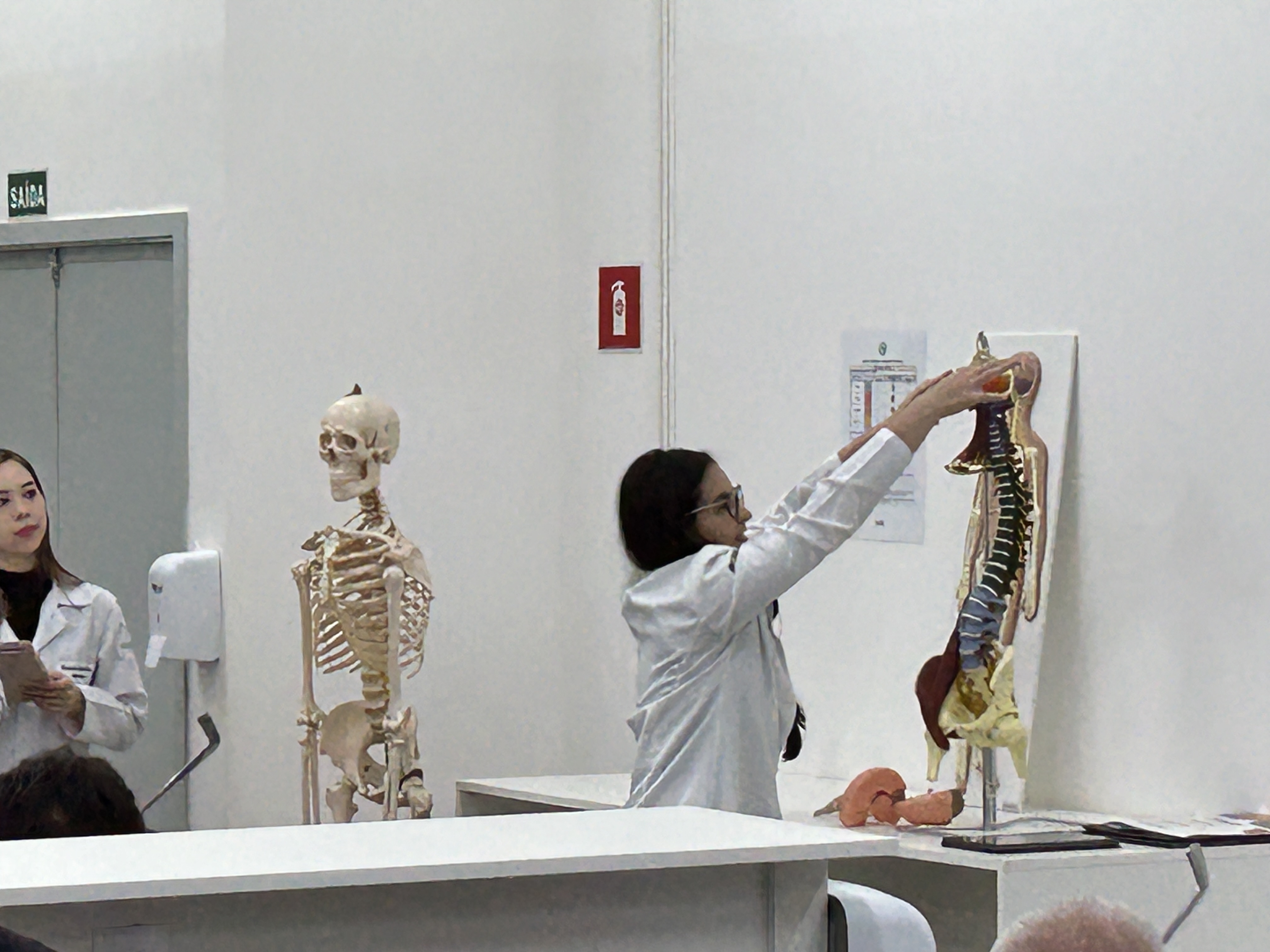 Imagem da notícia Alunos de Medicina da FUNEPE ensinam anatomia em curso do Corpo de Bombeiros