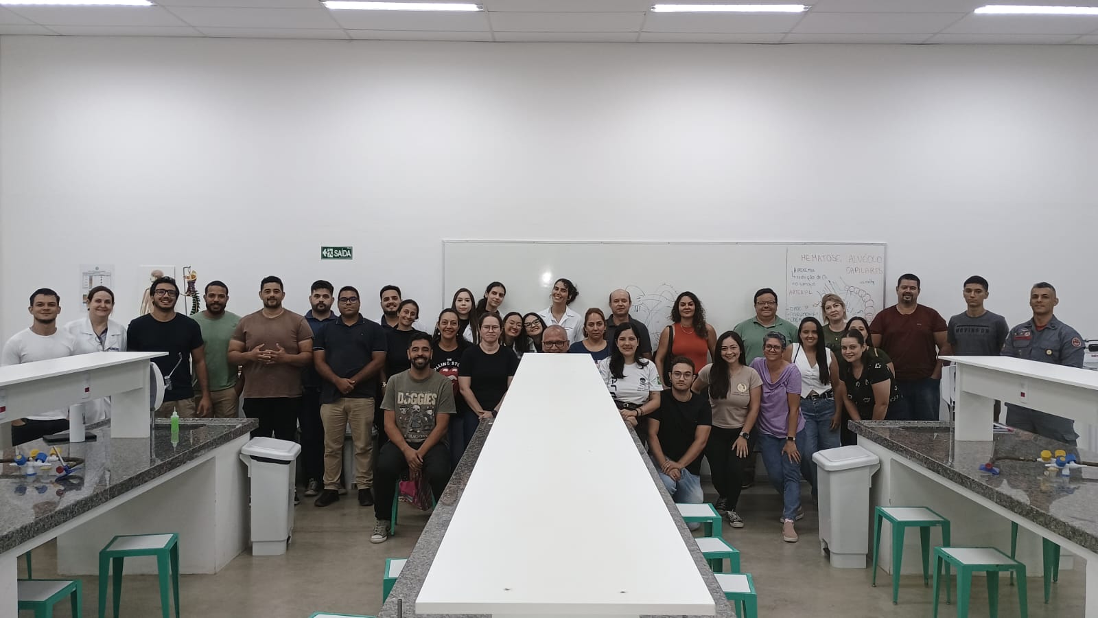 Alunos de Medicina da FUNEPE ensinam anatomia em curso do Corpo de Bombeiros