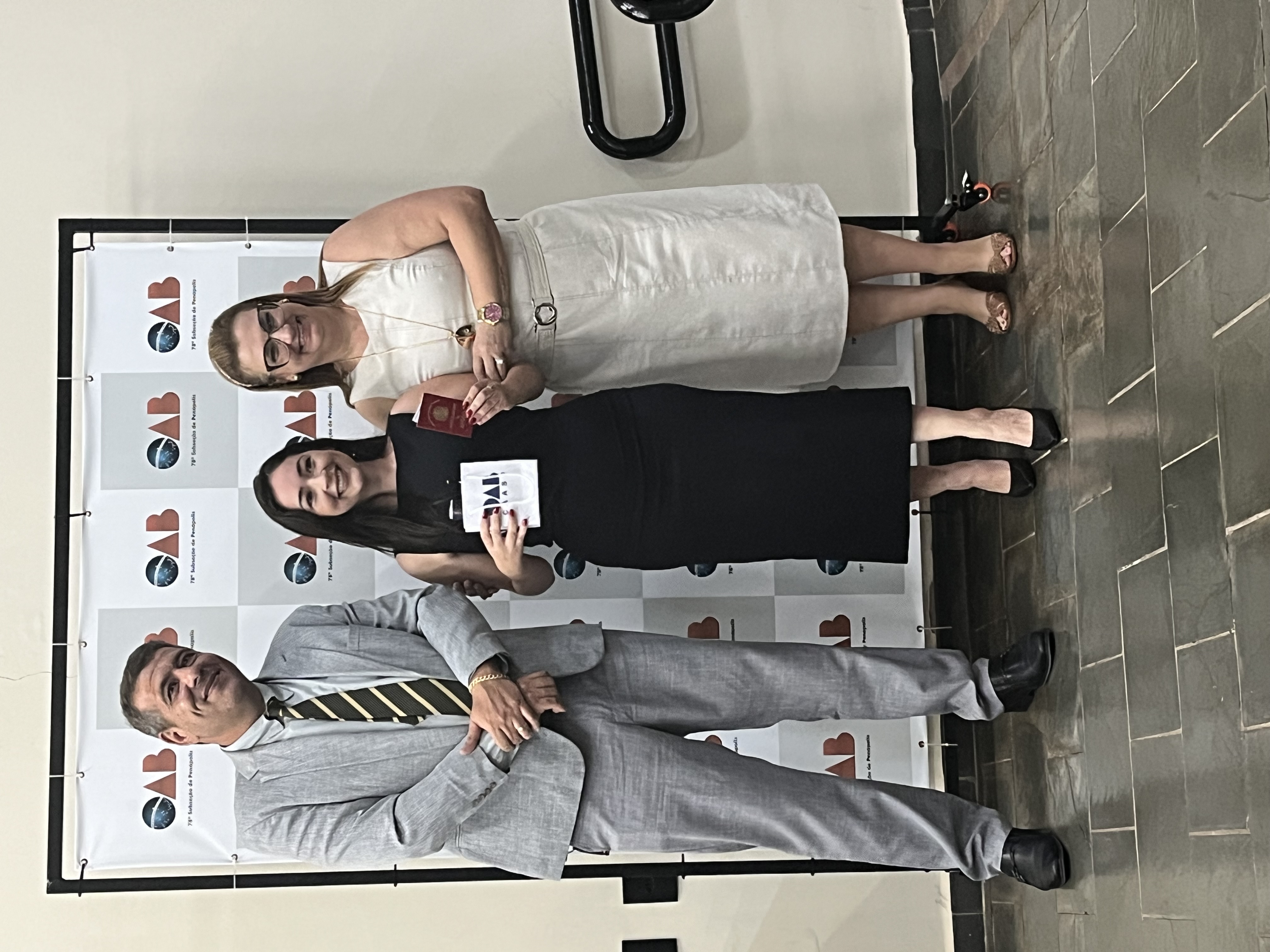 Imagem da notícia FUNEPE celebra entrega de carteiras a seis egressos do curso de Direito na sede da OAB/Penápolis