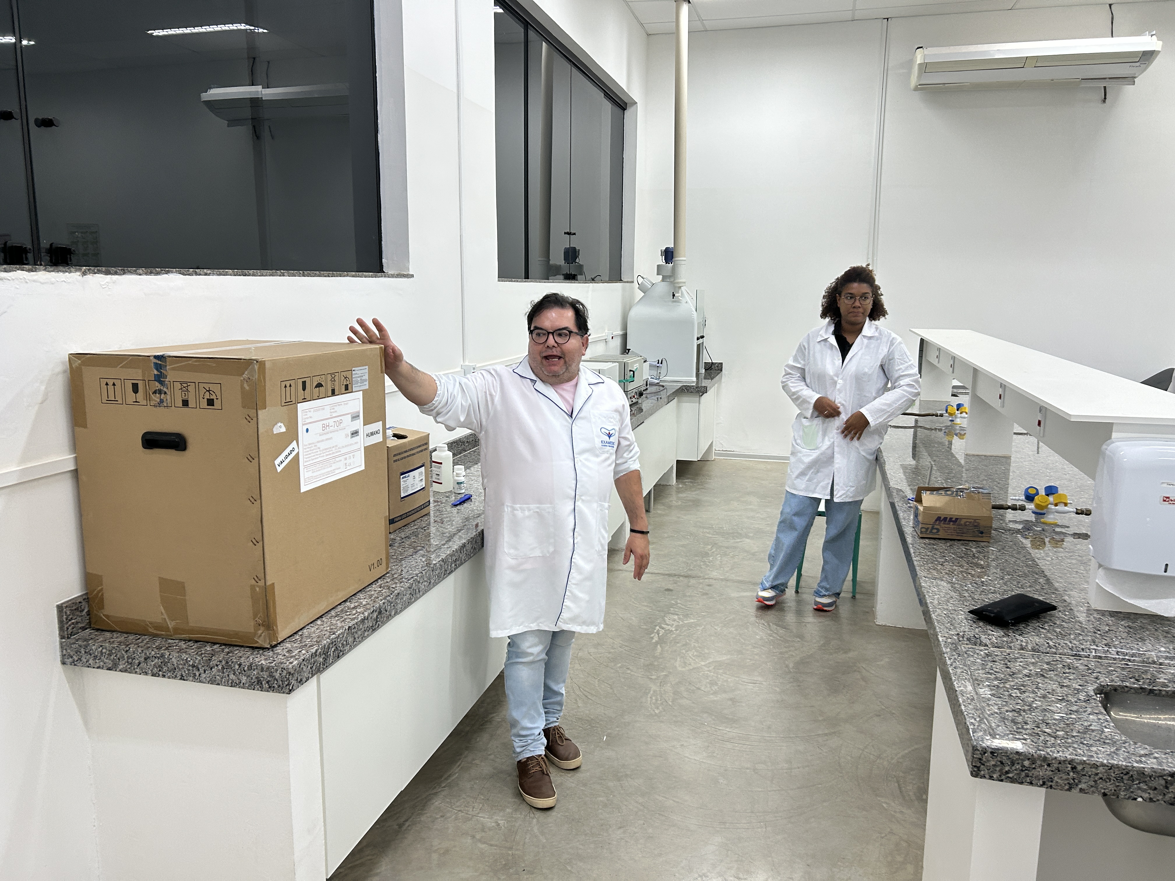 Biomedicina da Funepe inicia os trabalhos com novo equipamento no laboratório de Análises Clínicas
