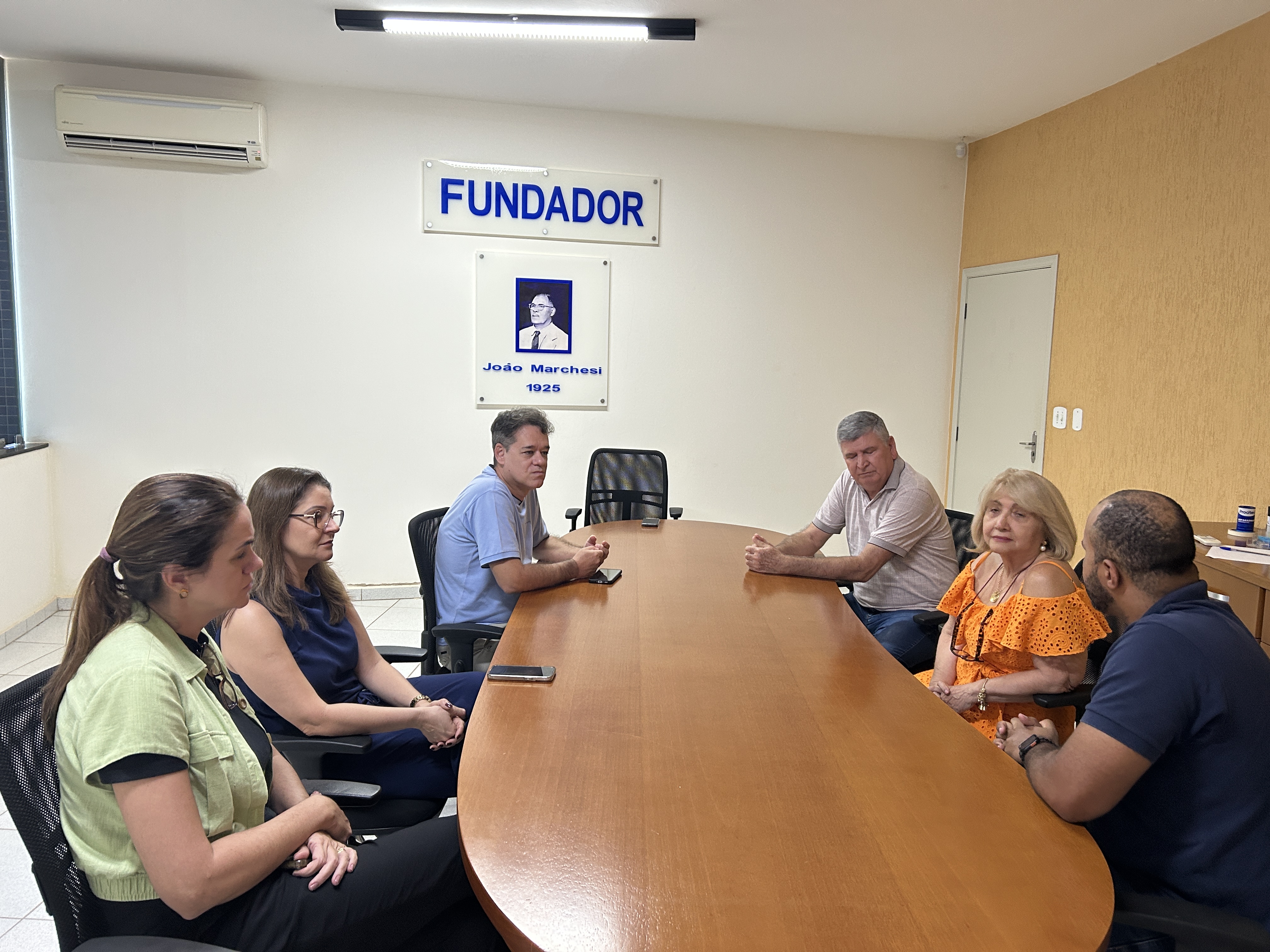 Imagem da notícia FUNEPE realiza doação de lençóis à Organização Social João Marchesi