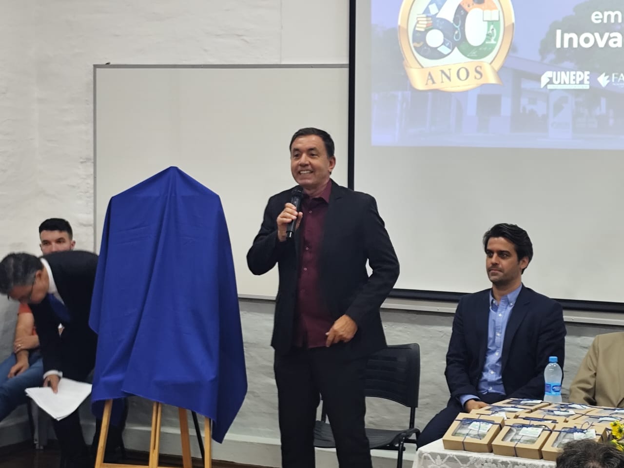 Imagem da notícia FUNEPE celebra 60 anos com cerimônia de homenagens e inauguração de busto do fundador