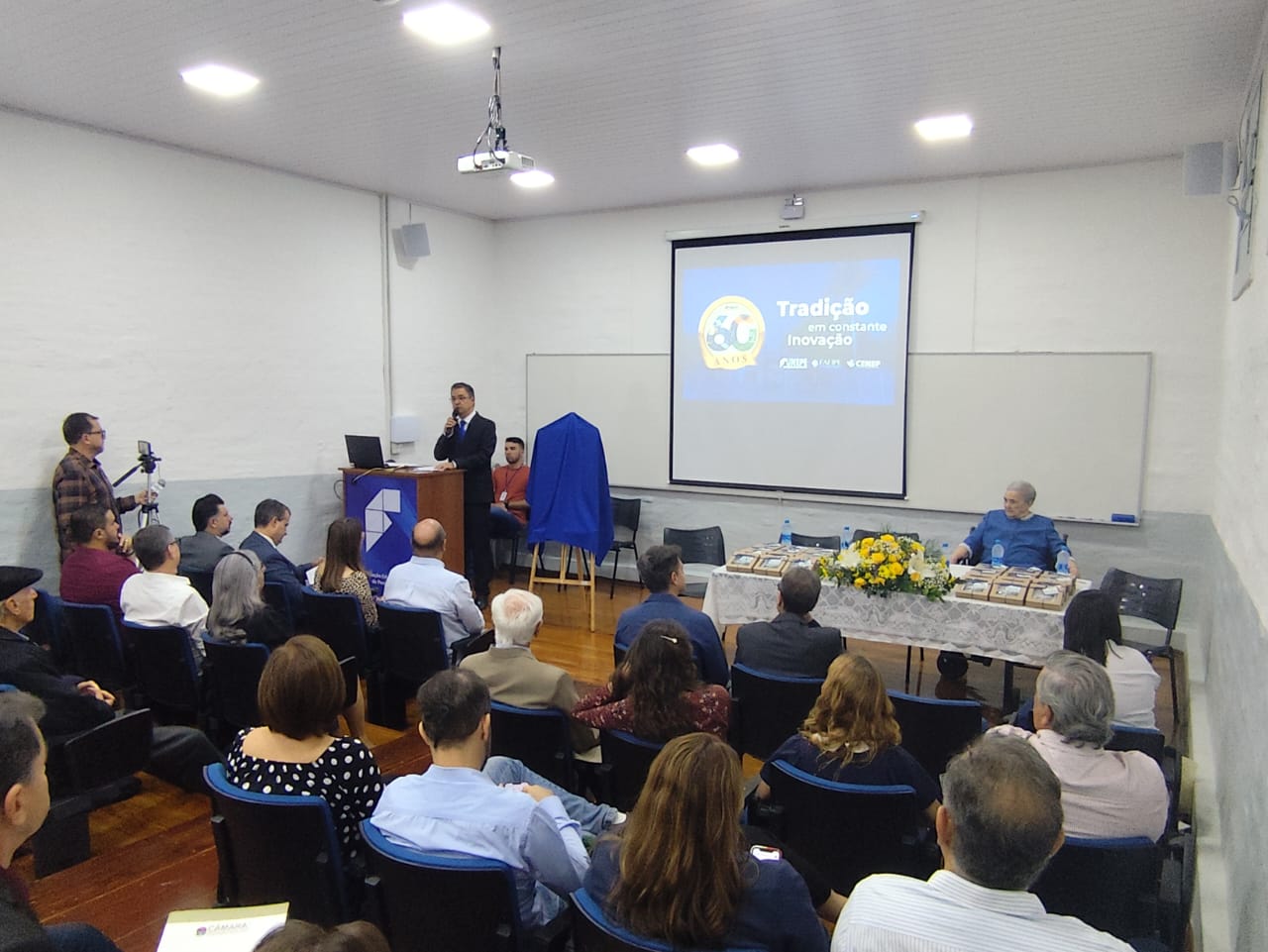Imagem da notícia FUNEPE celebra 60 anos com cerimônia de homenagens e inauguração de busto do fundador