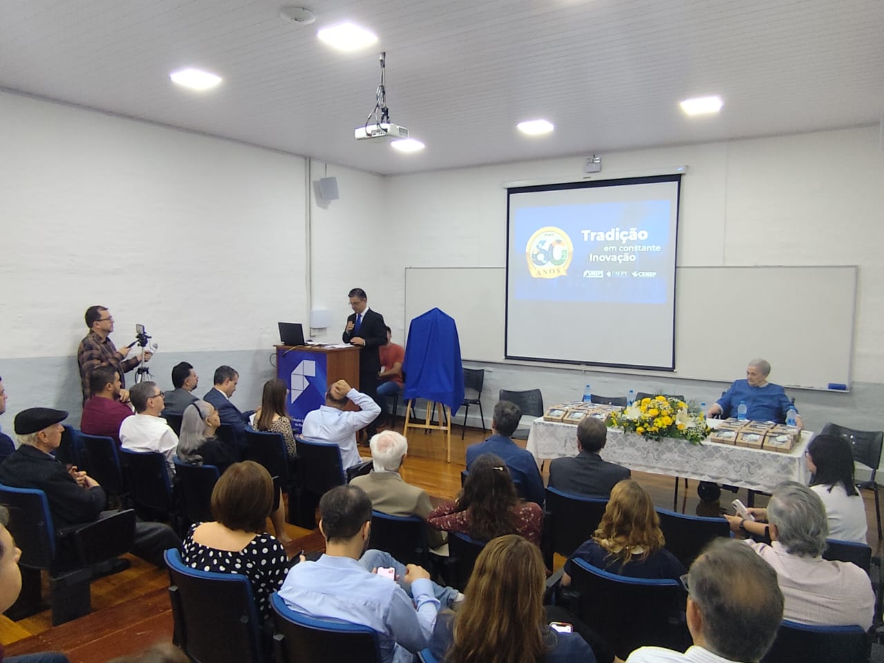 Imagem da notícia FUNEPE celebra 60 anos com cerimônia de homenagens e inauguração de busto do fundador