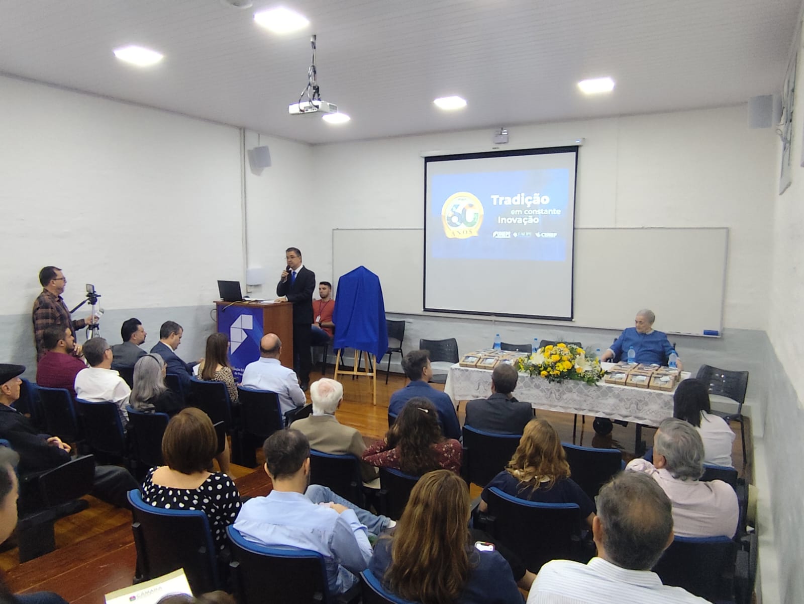 Imagem da notícia FUNEPE celebra 60 anos com cerimônia de homenagens e inauguração de busto do fundador