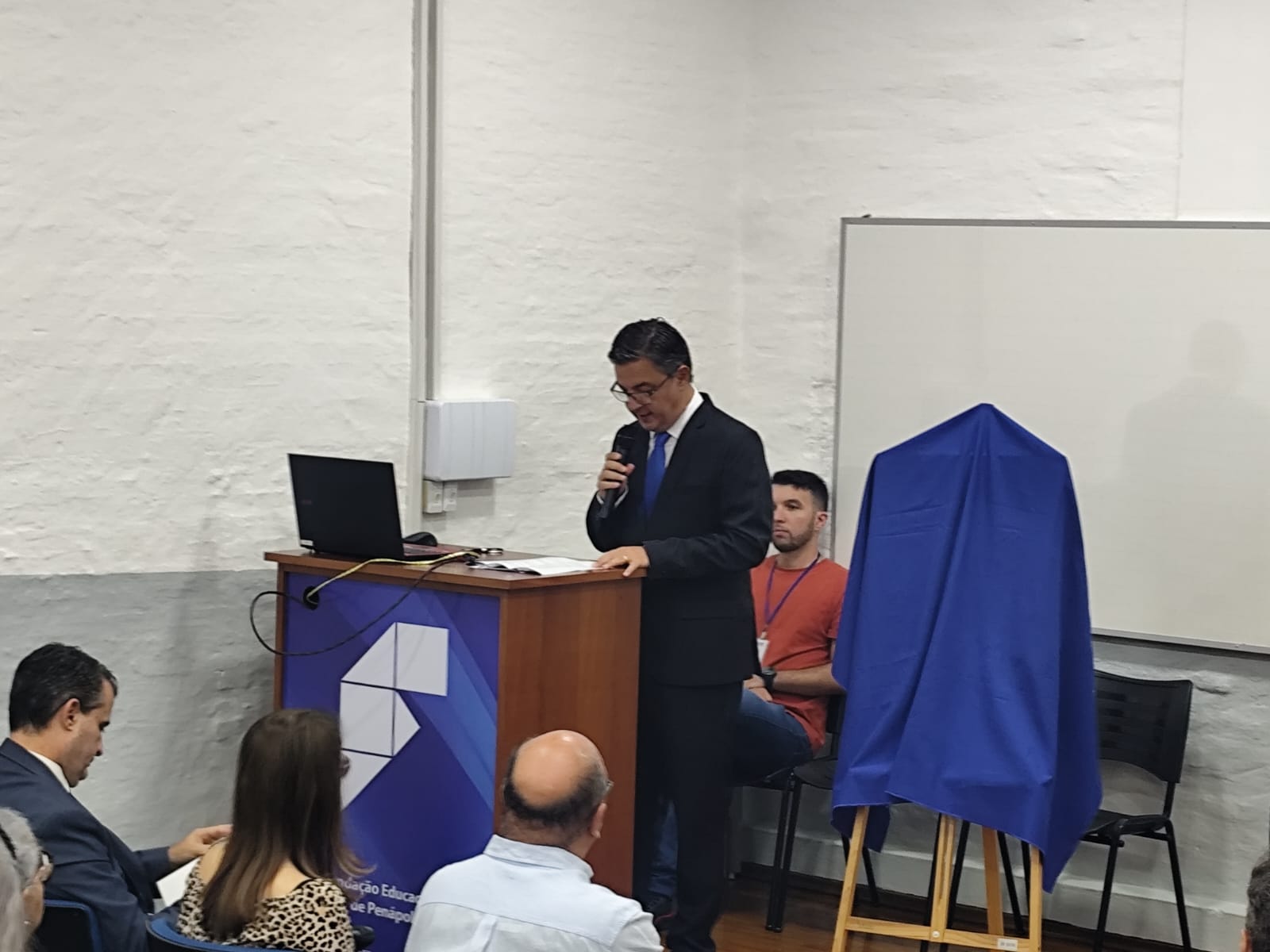 Imagem da notícia FUNEPE celebra 60 anos com cerimônia de homenagens e inauguração de busto do fundador