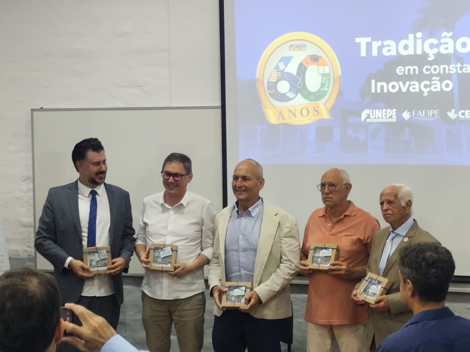 Imagem da notícia FUNEPE celebra 60 anos com cerimônia de homenagens e inauguração de busto do fundador